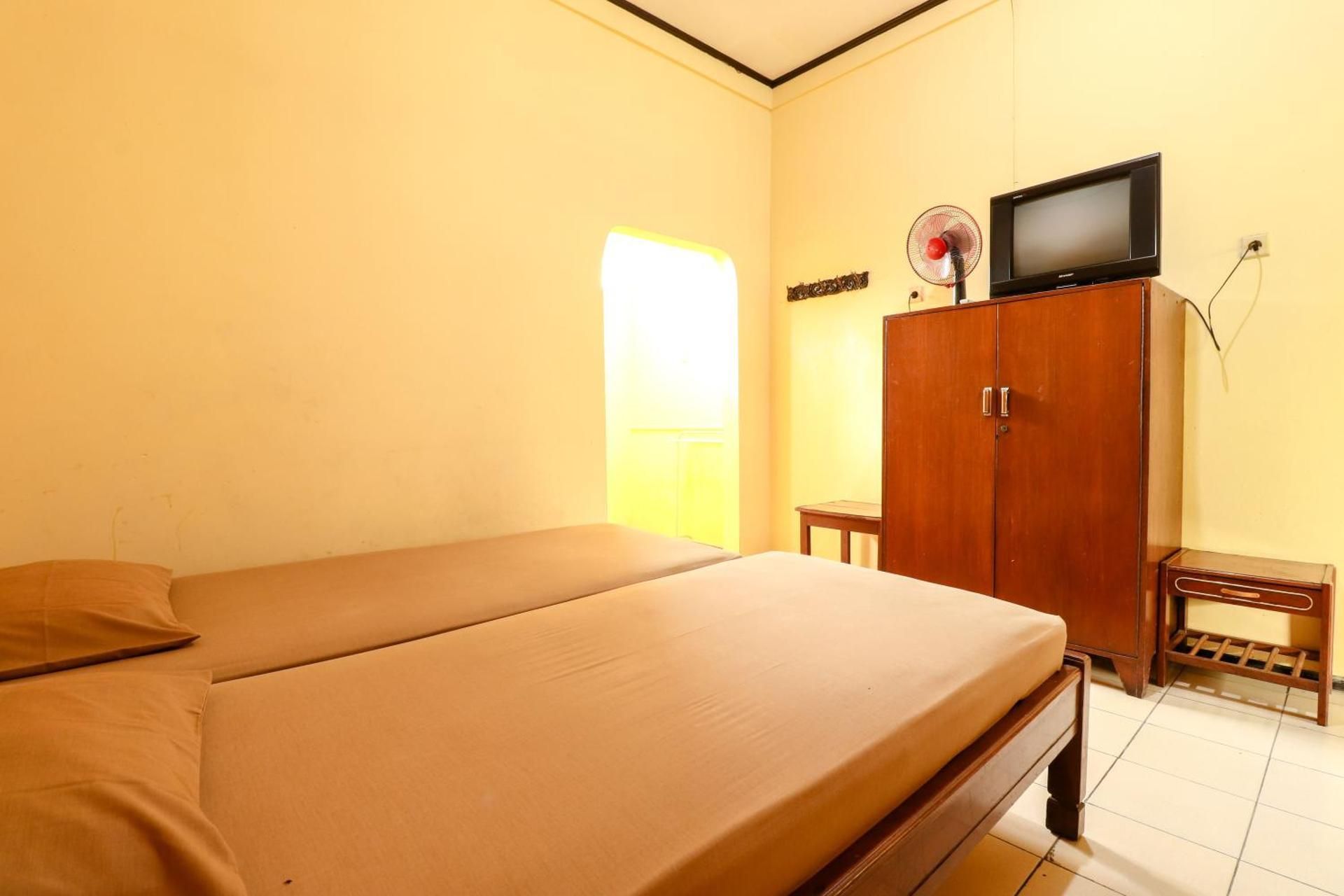 Economy Room