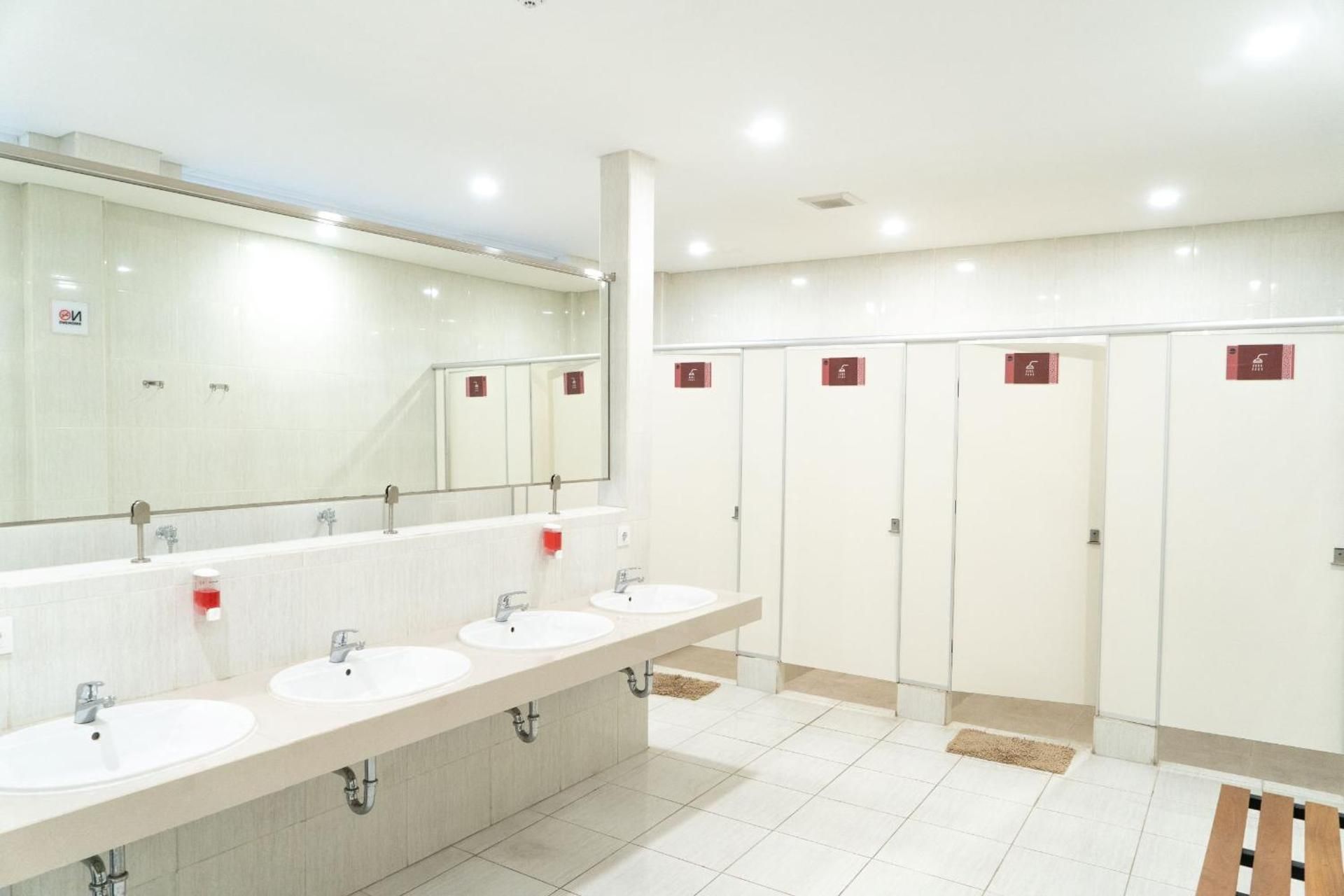Capsule Room with Shared Bathroom - Male Only
