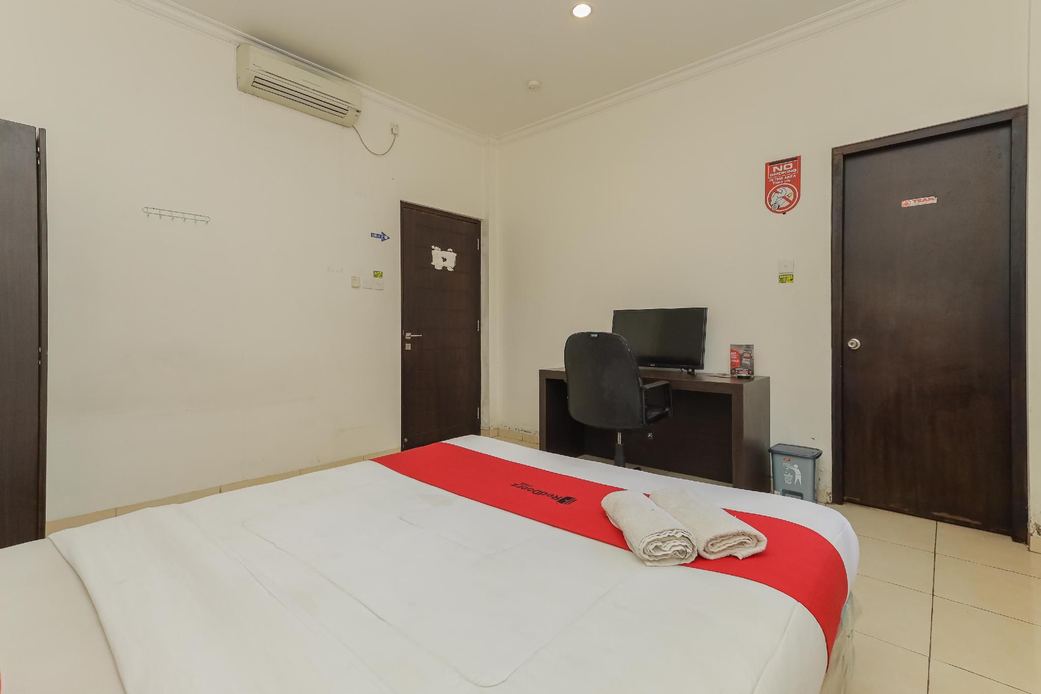 RedDoorz Room