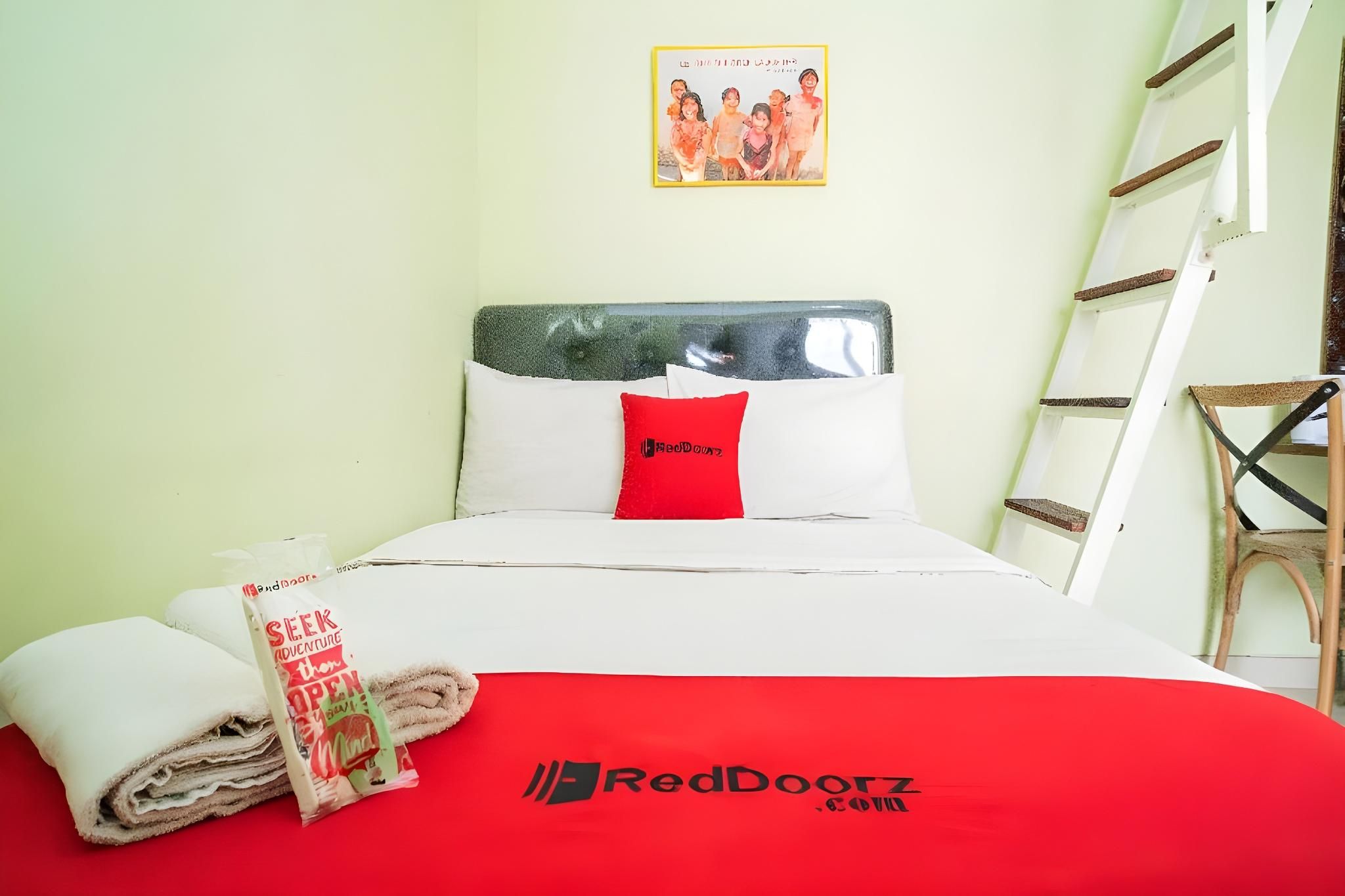 RedDoorz Room