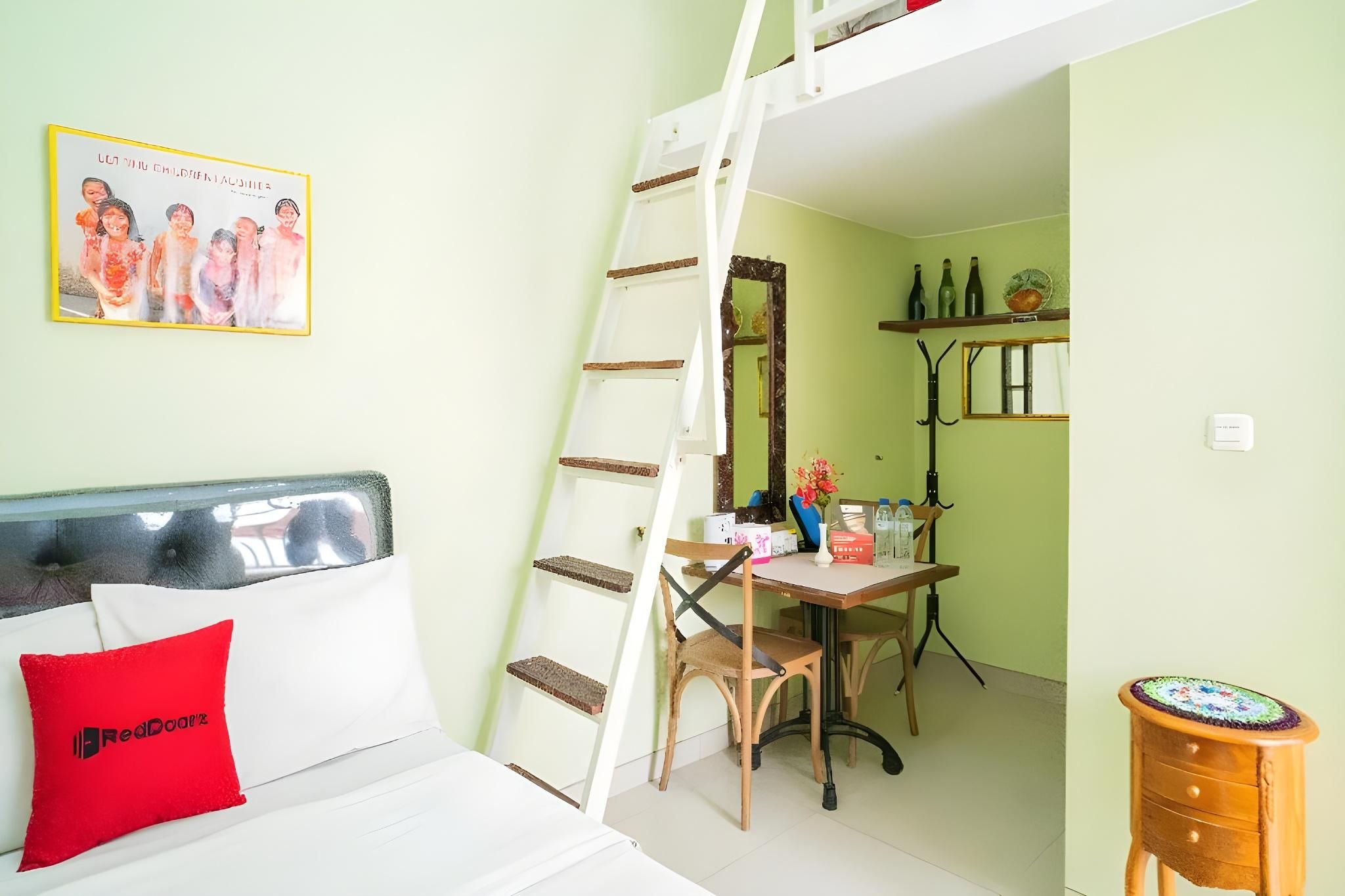 RedDoorz Room
