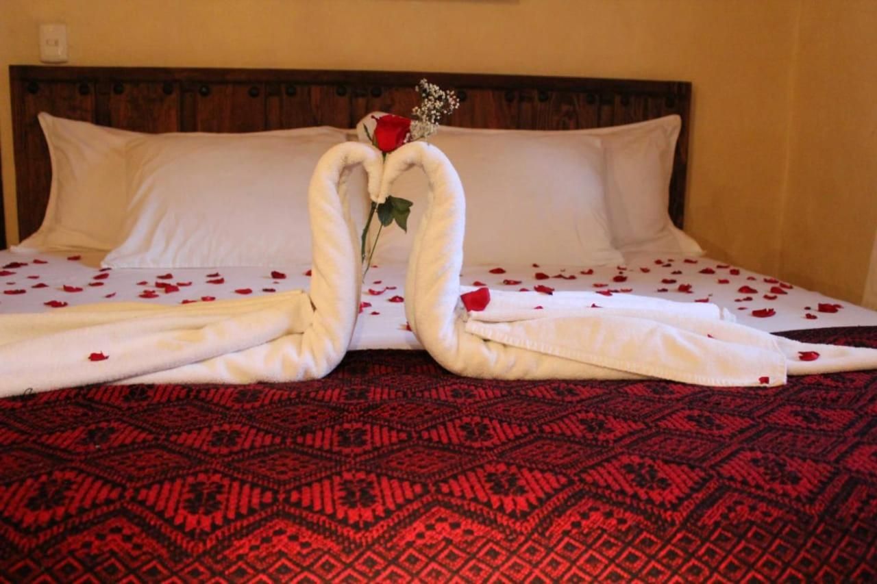 Honeymoon Suite
