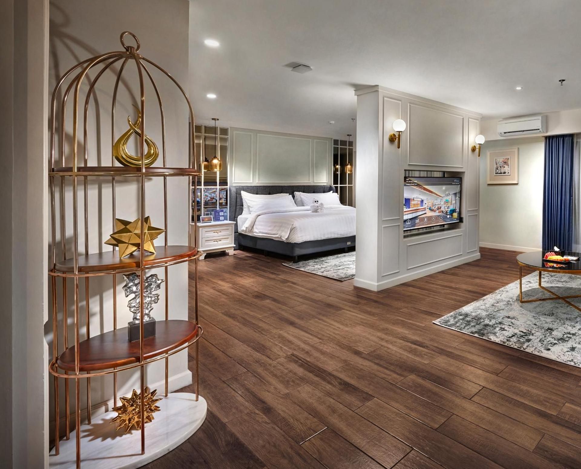Aston Suite