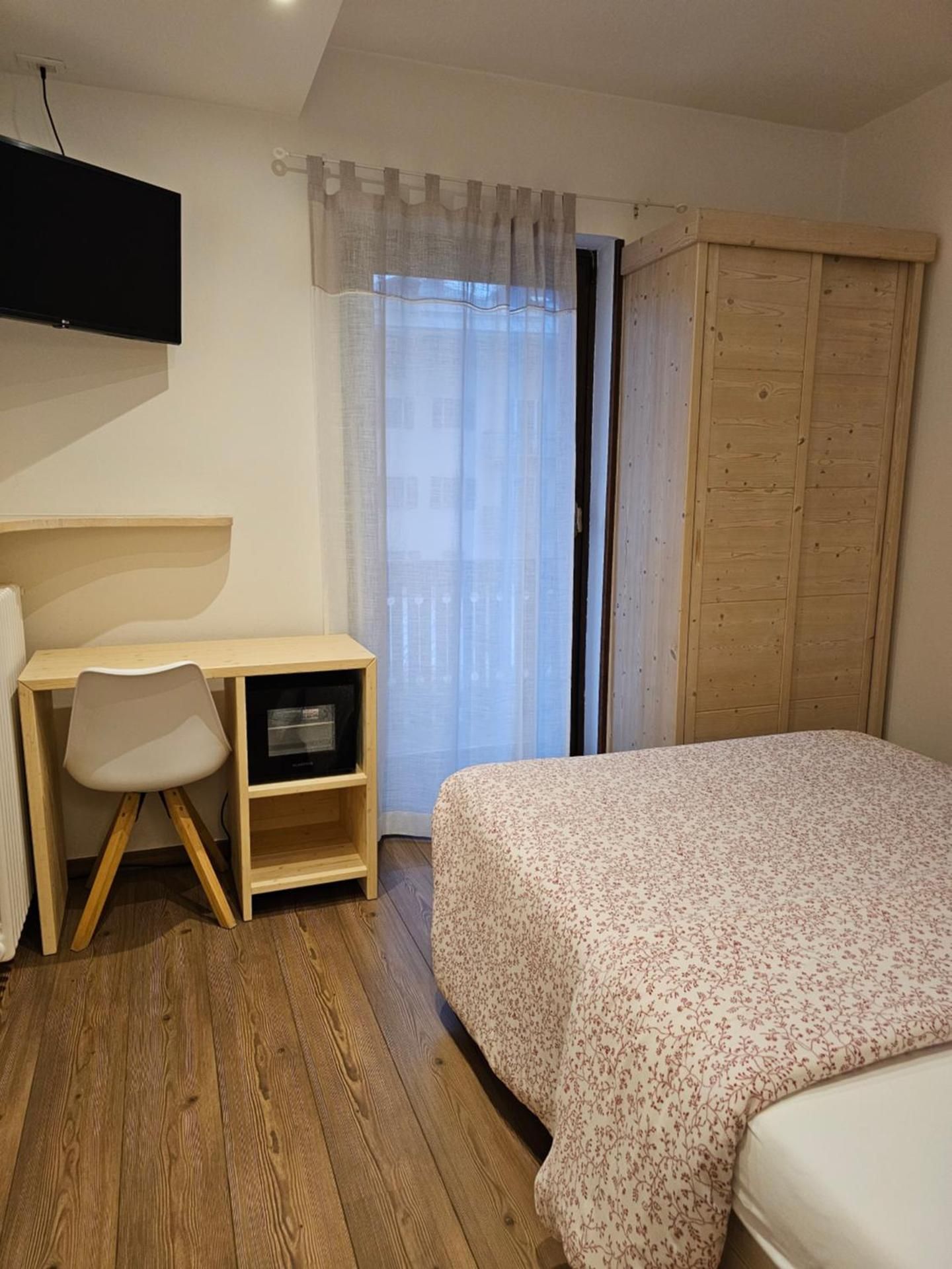 Single Room with Mountain View