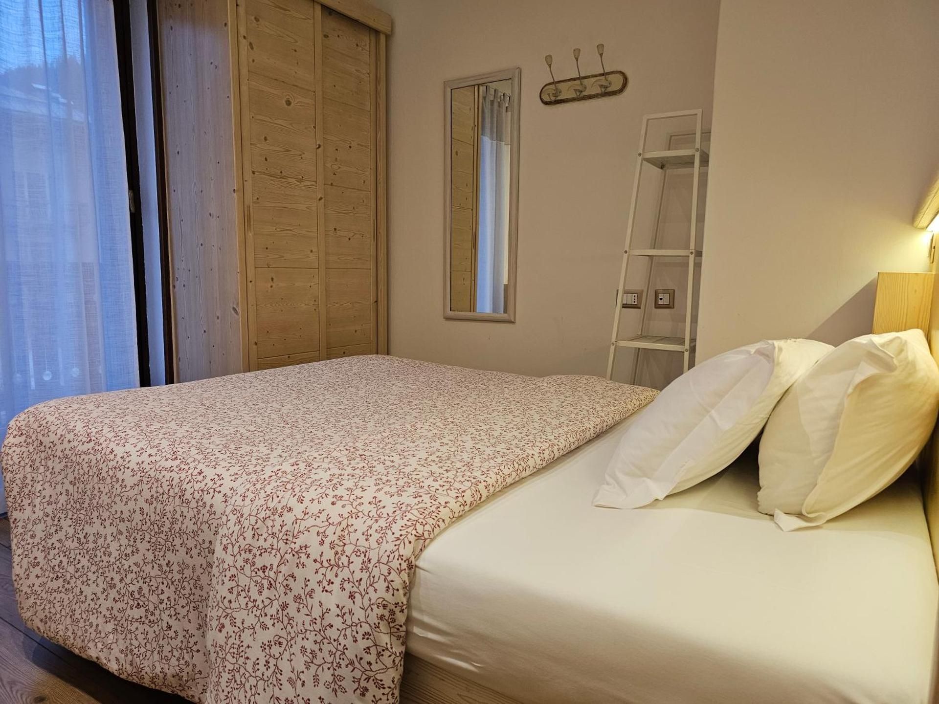 Single Room with Mountain View