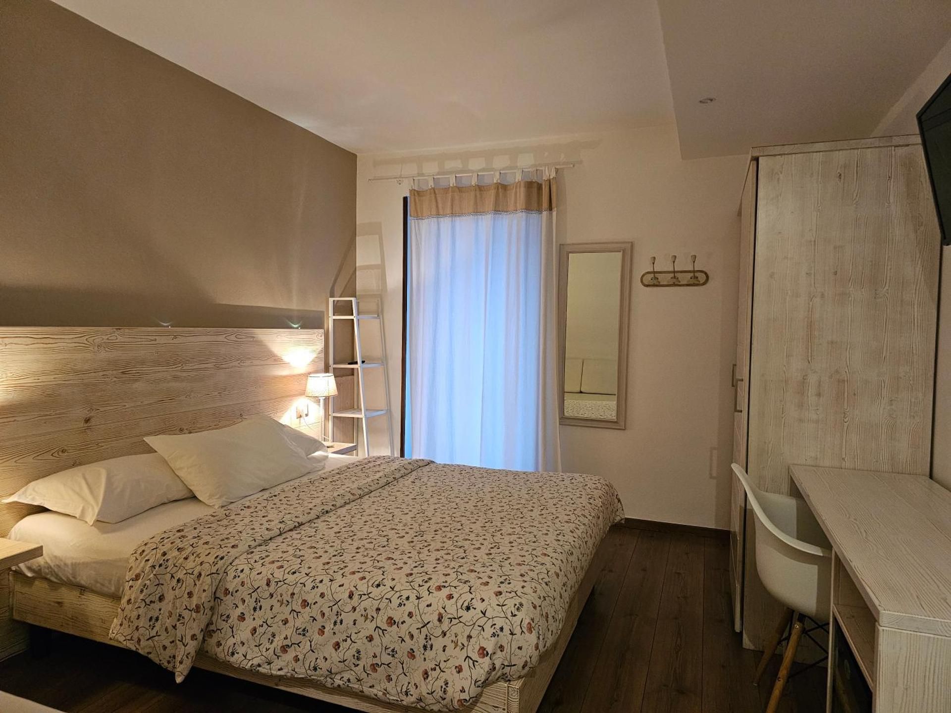 Large Double Room