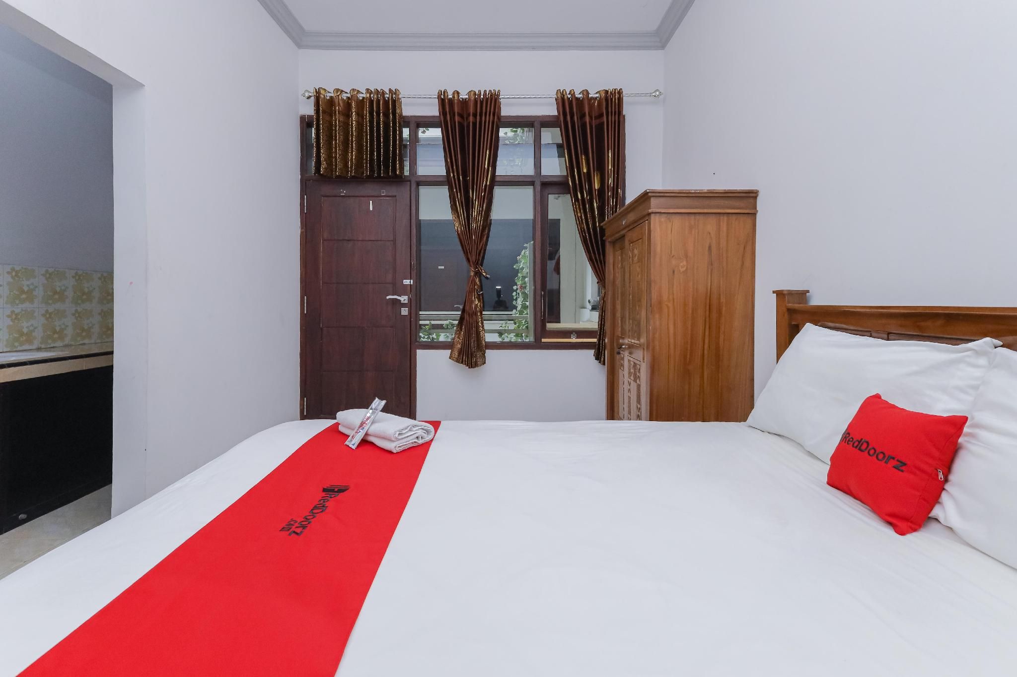 RedDoorz Room