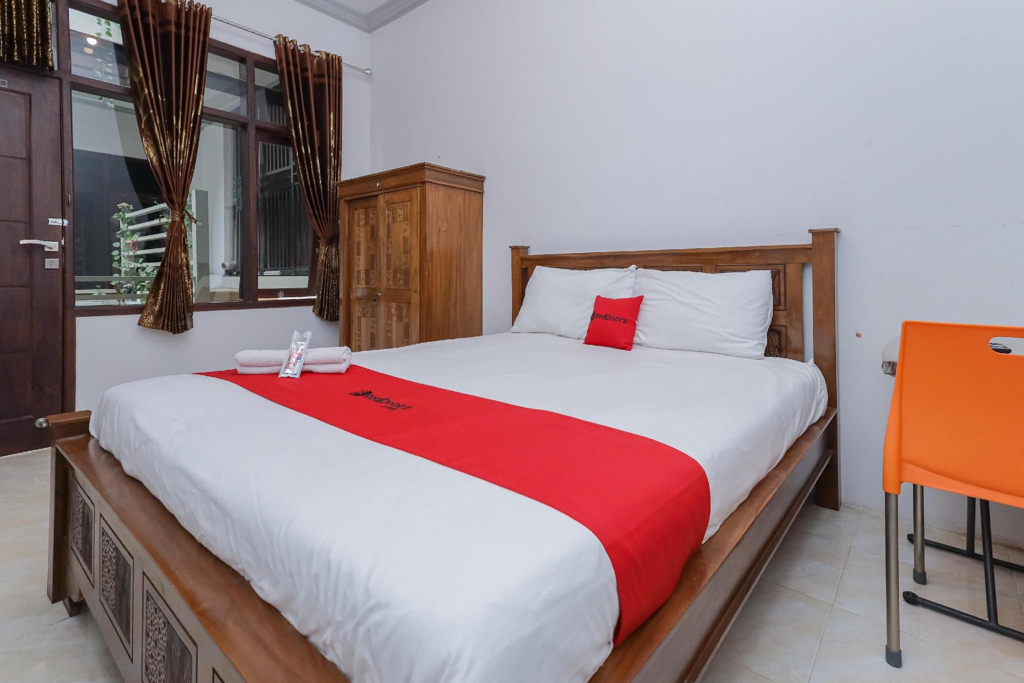 RedDoorz Room