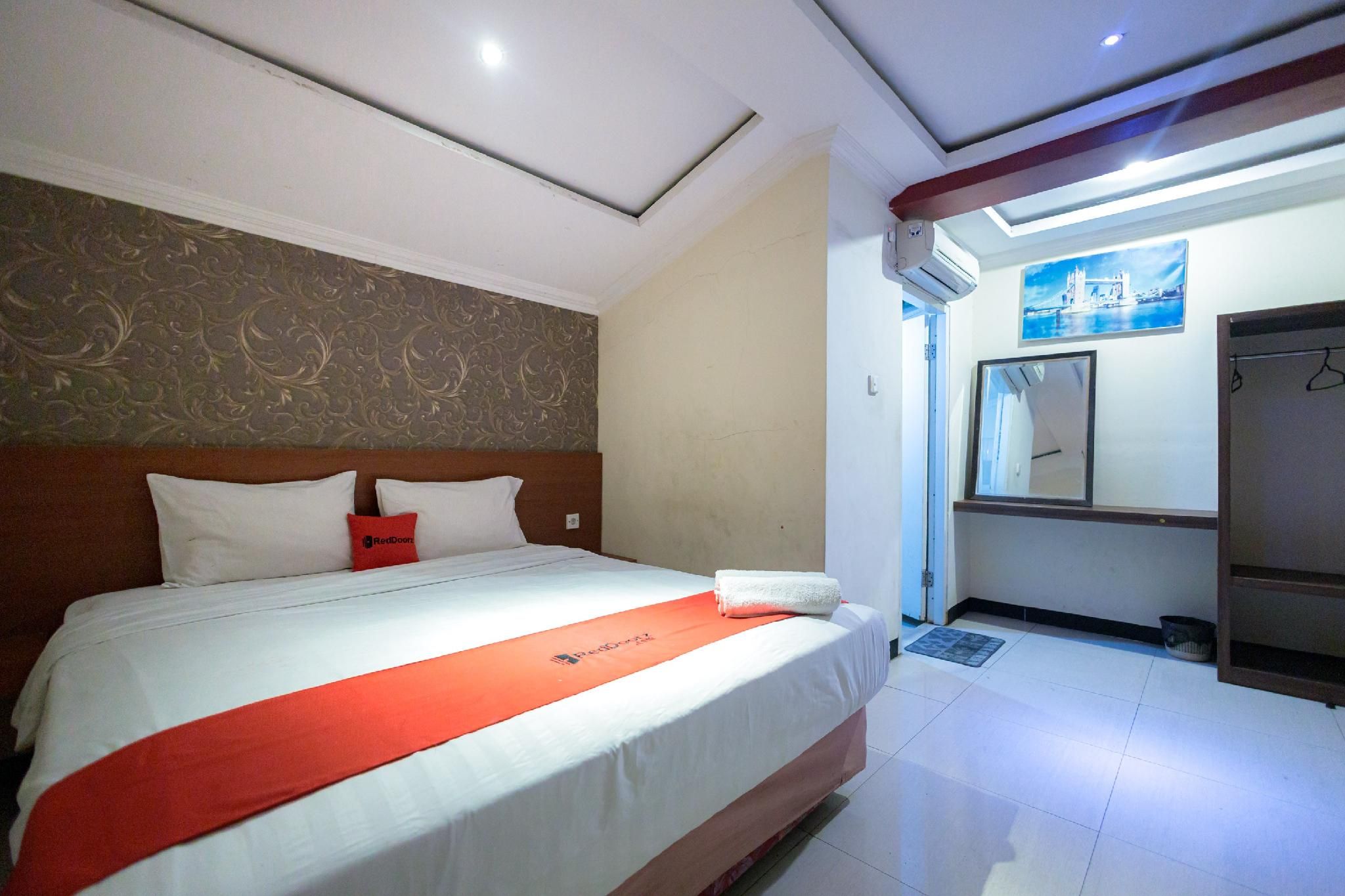 RedDoorz Room