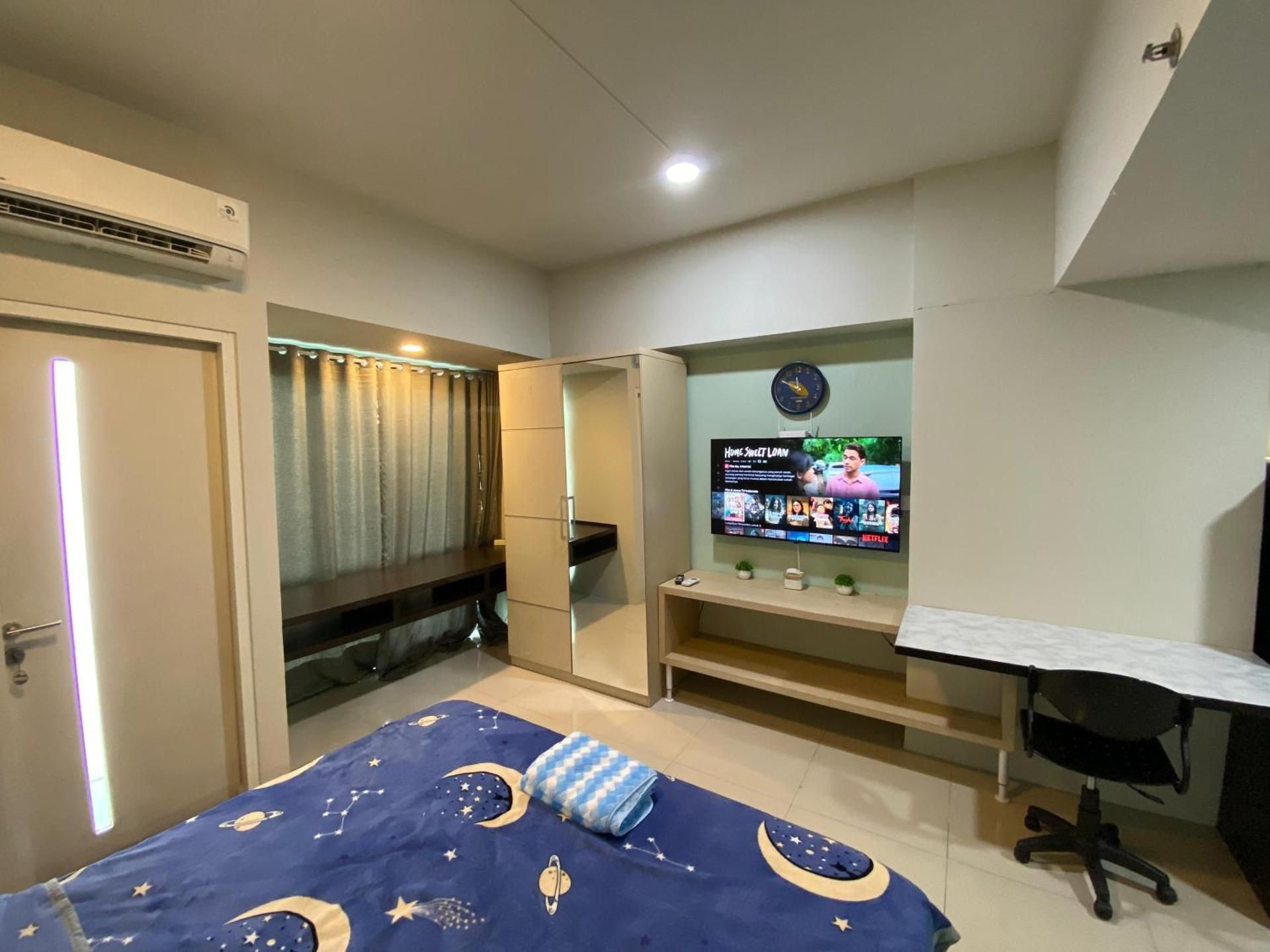Apartment with Balcony
