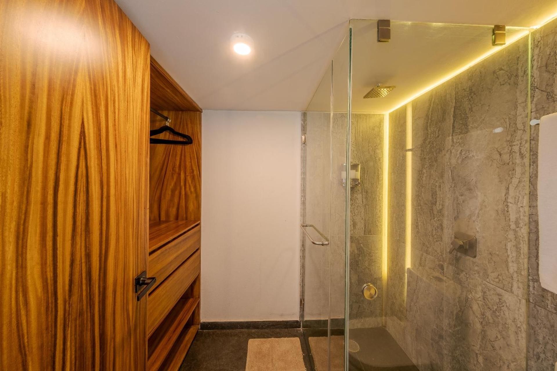 Nimue Marina Residence One-Bedroom Suite 3