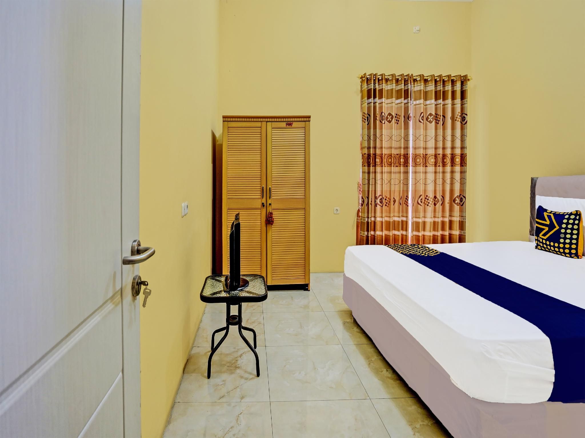 SPOT ON Room without Air Conditioning