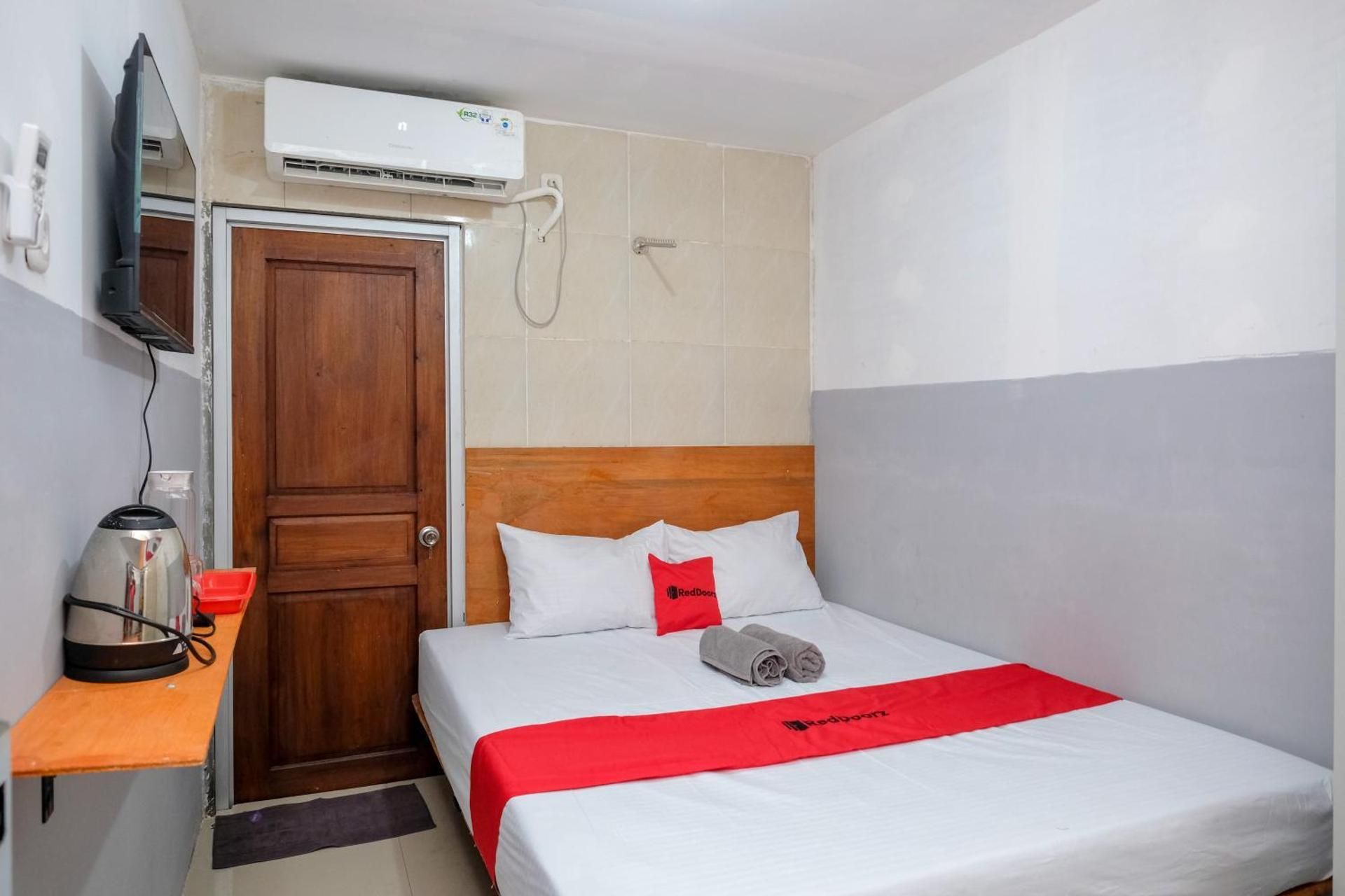 RedDoorz Room