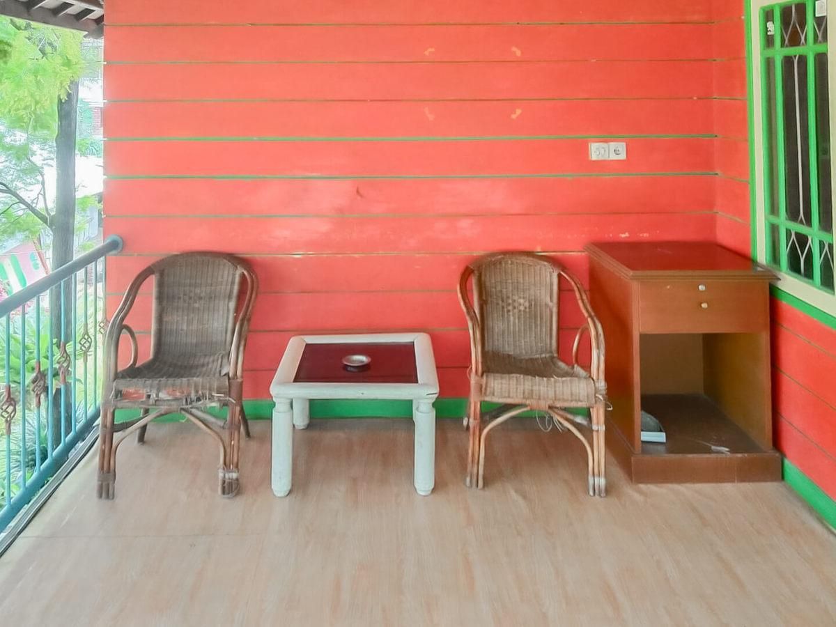 Villa Anyelir Yustik Mitra RedDoorz Family Room 2