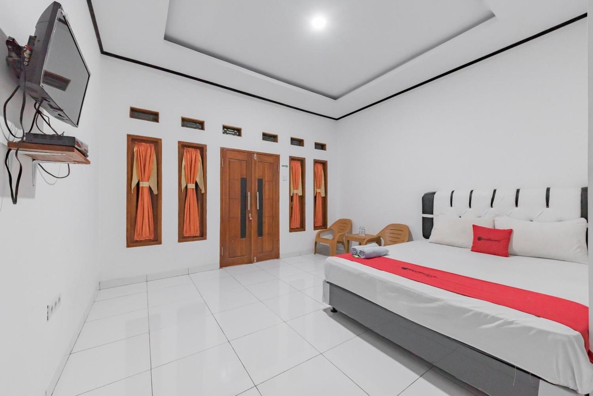 RedDoorz @ Geopark Ciletuh Sukabumi Deluxe Room