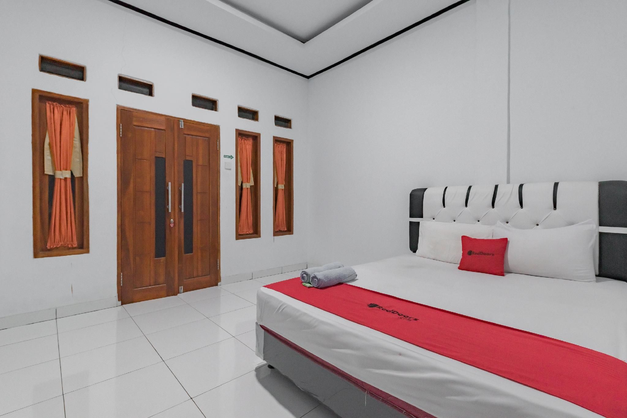 RedDoorz @ Geopark Ciletuh Sukabumi Premium Room 2