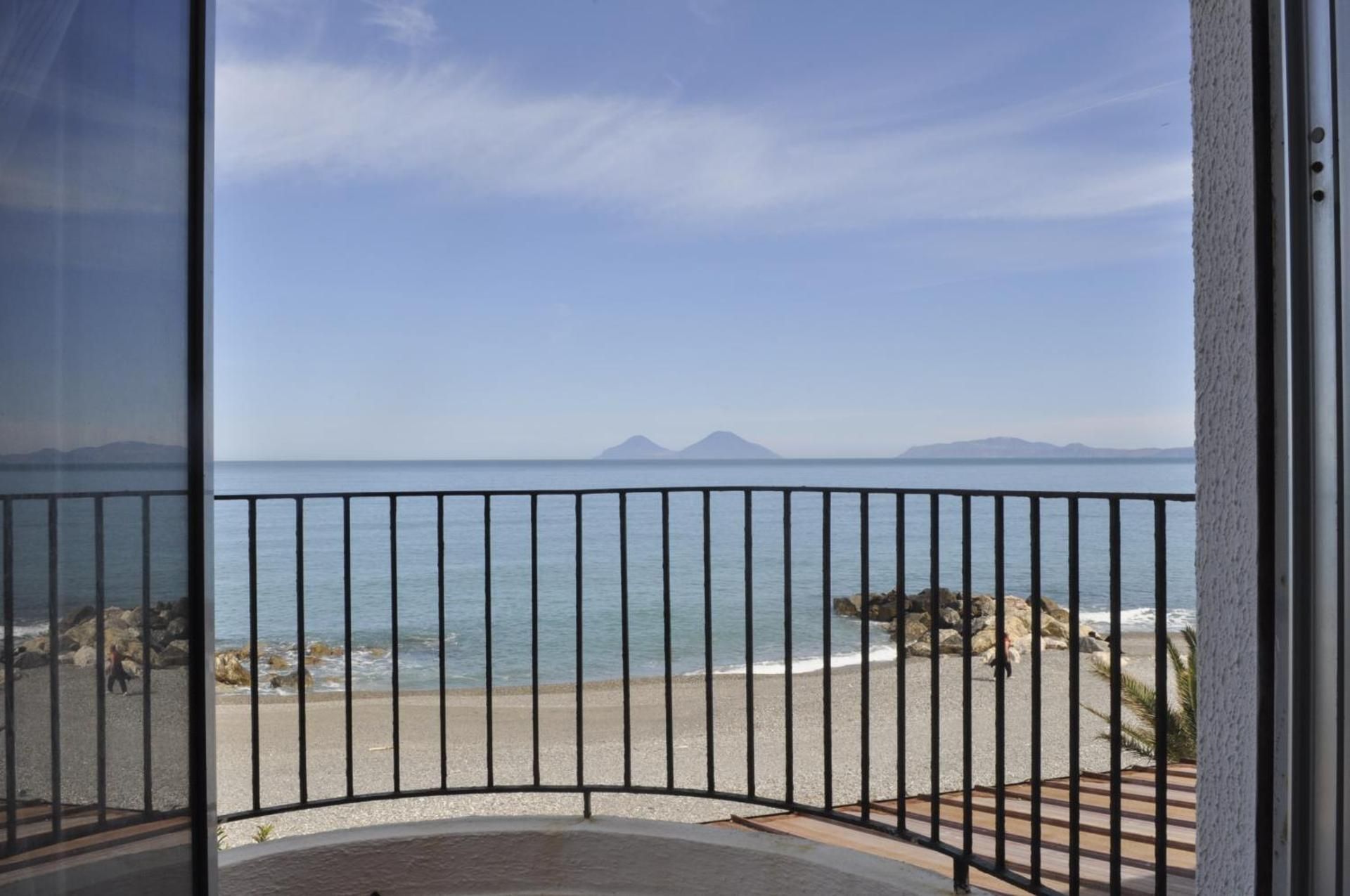 Family Room with Sea View