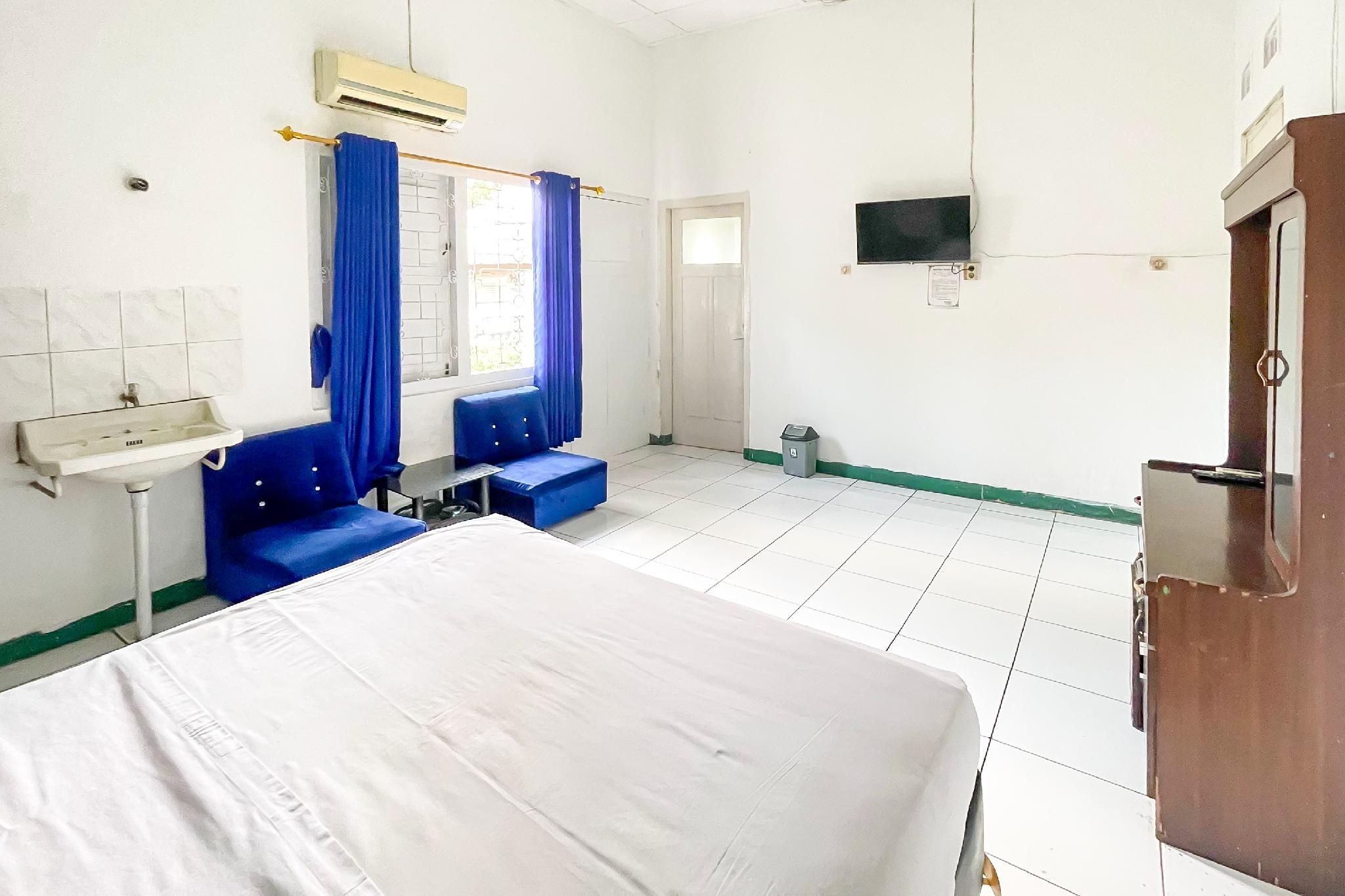 Hotel Mustika Widyasari RedPartner Deluxe Room 3