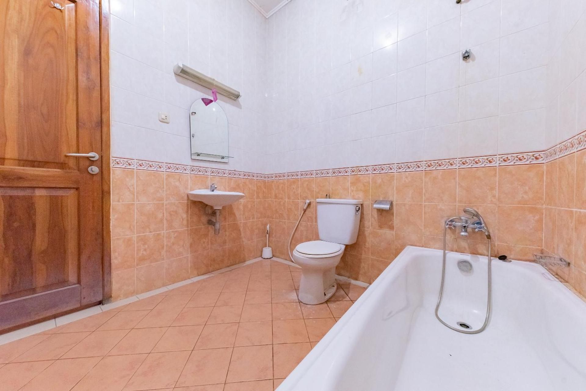 RedDoorz Plus @ Wisma Kenanga Sukabumi RedDoorz Room 2