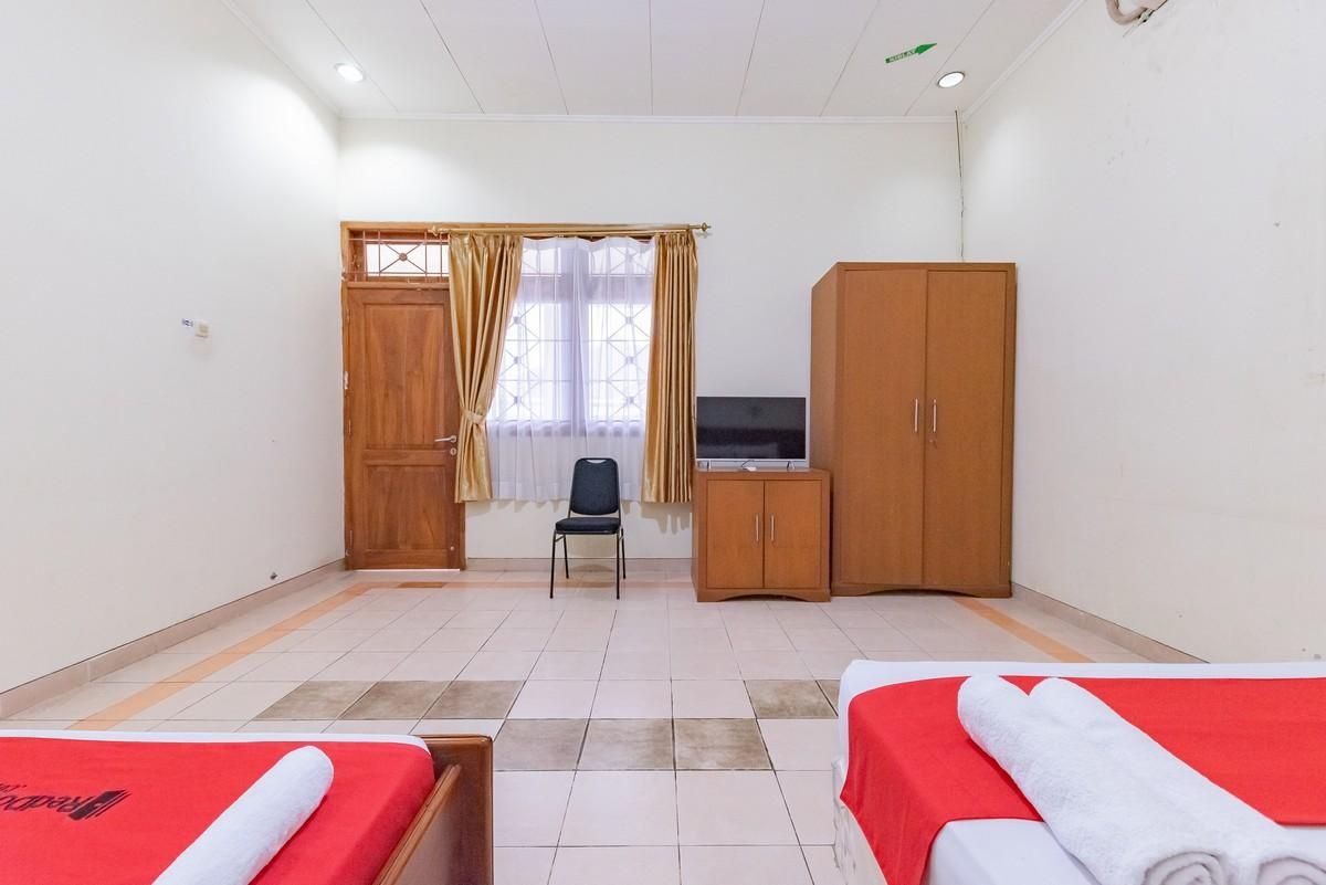 RedDoorz Plus @ Wisma Kenanga Sukabumi Family Room 3