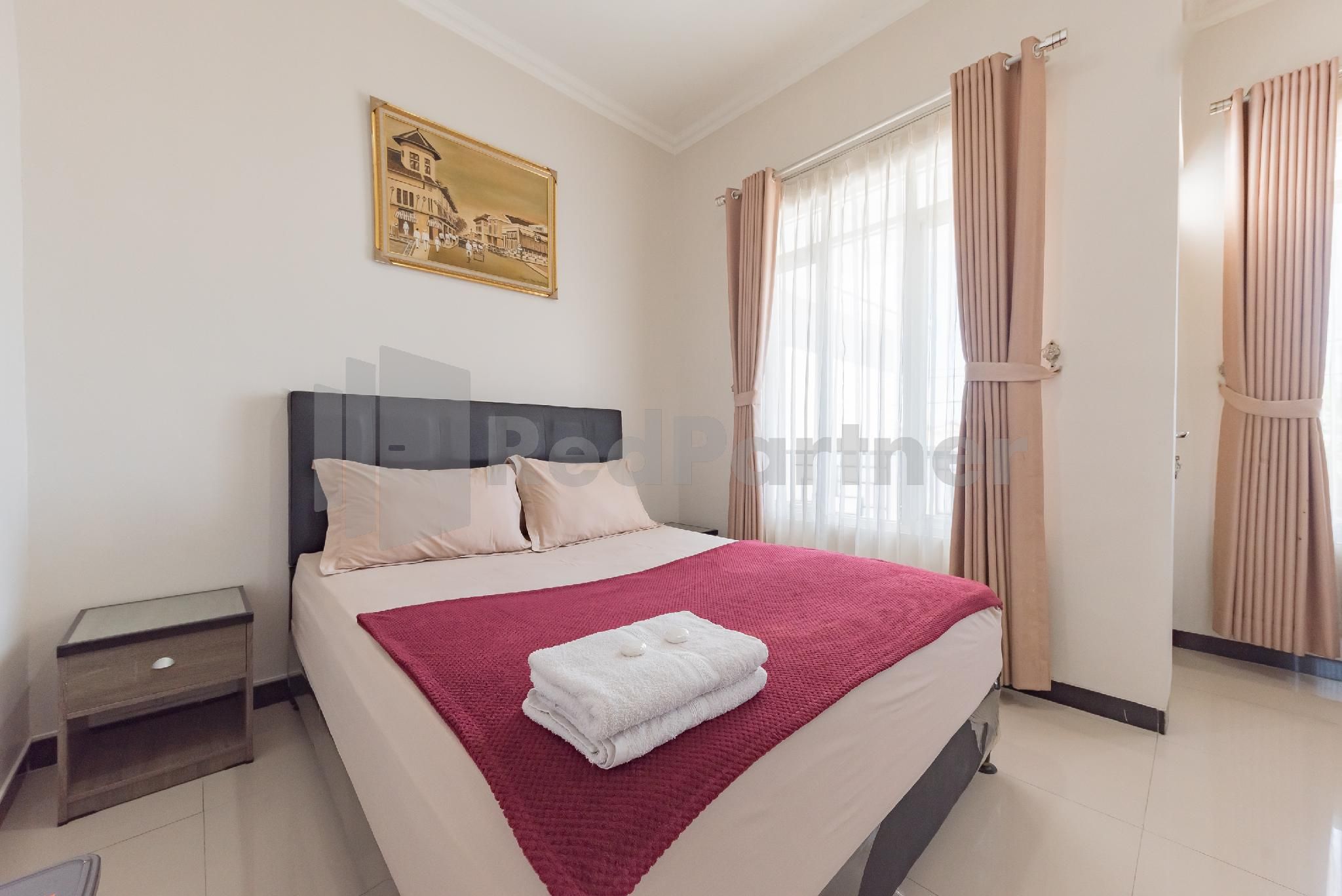 Wisma Brata 2 Mitra RedDoorz Family Room 2