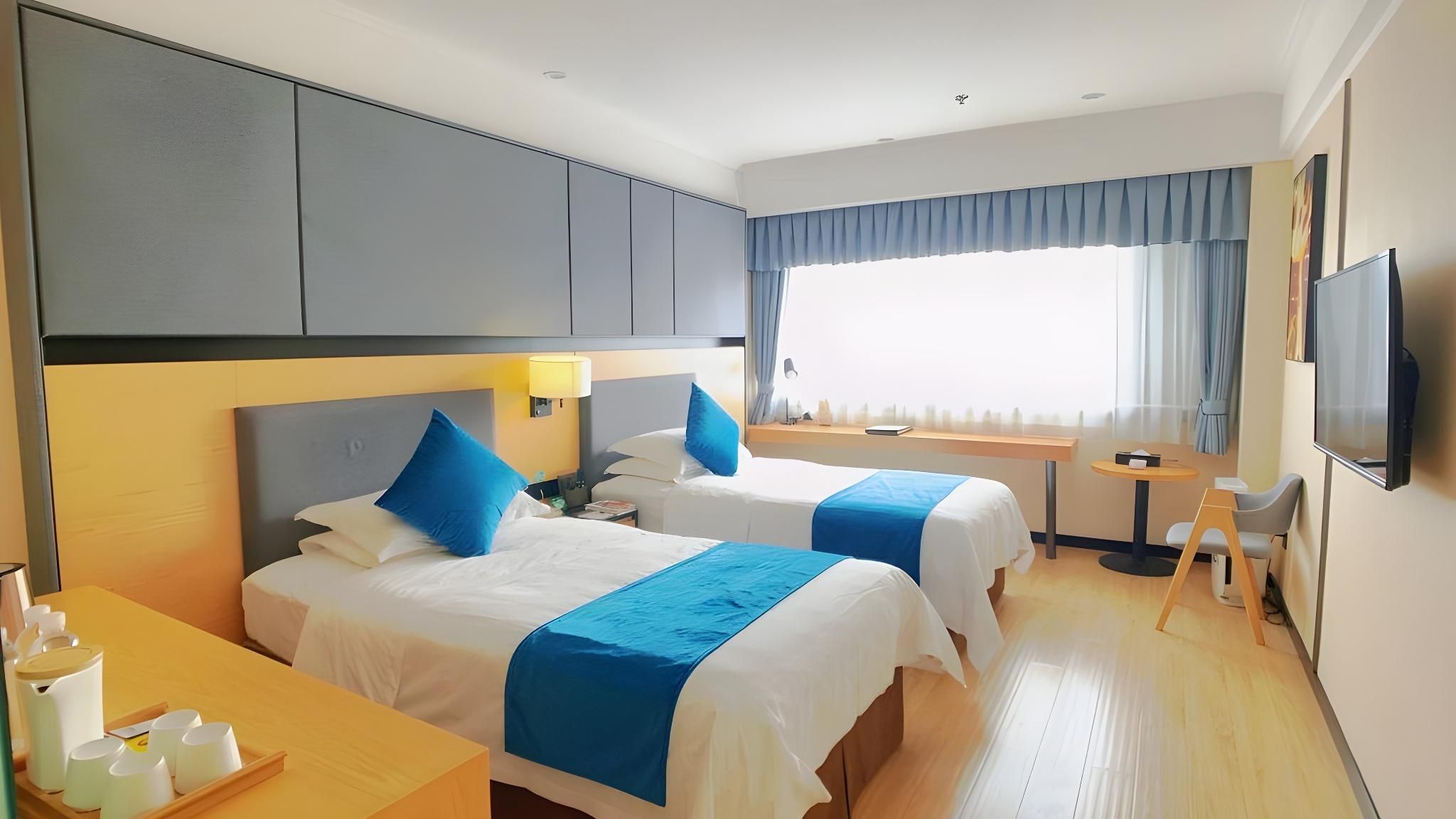 Elegant 2-bed Room