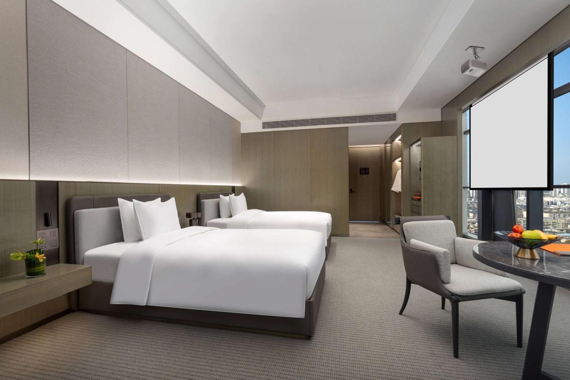 Deluxe City View Twin Room