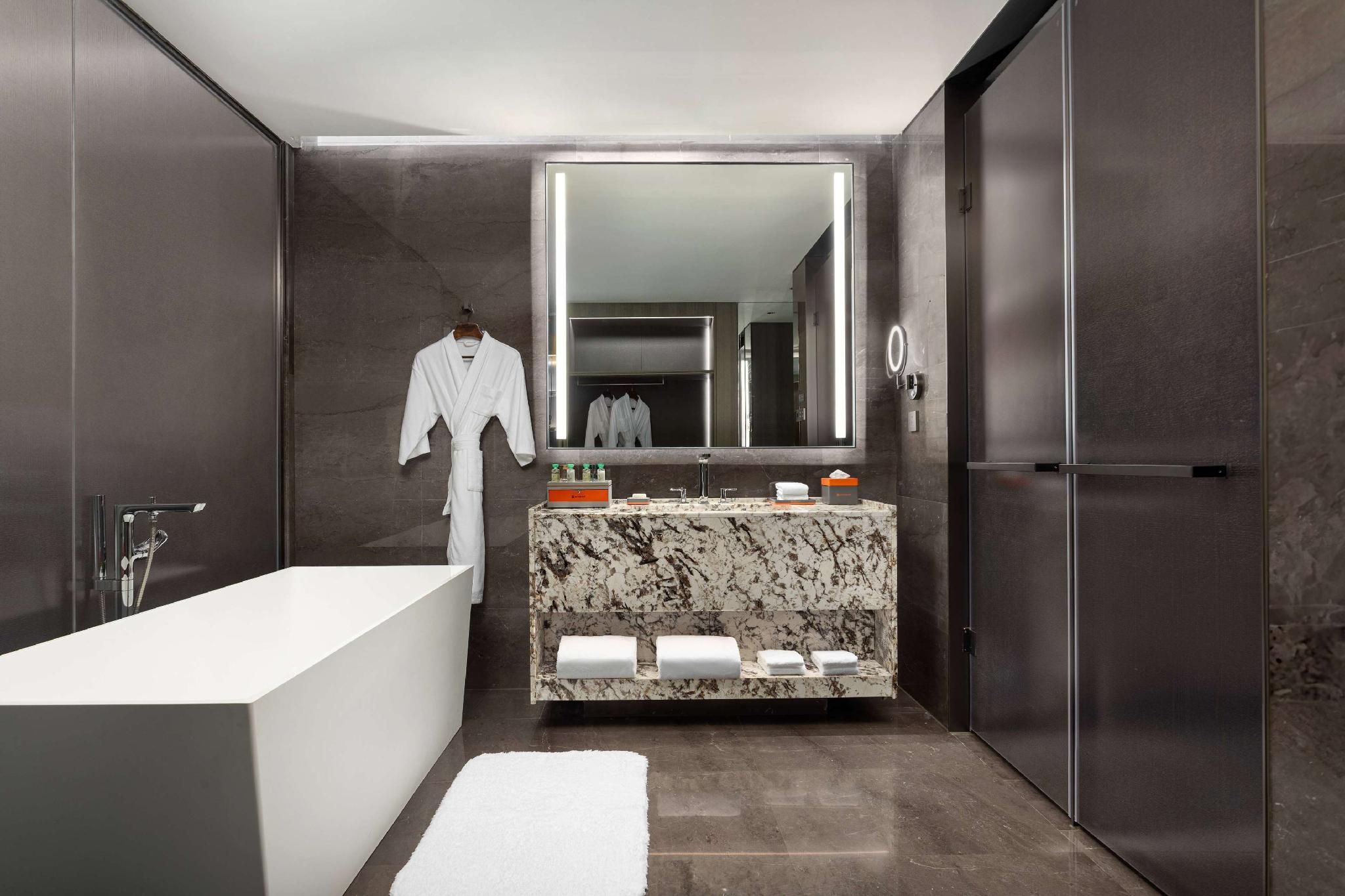 Grand City View King Room