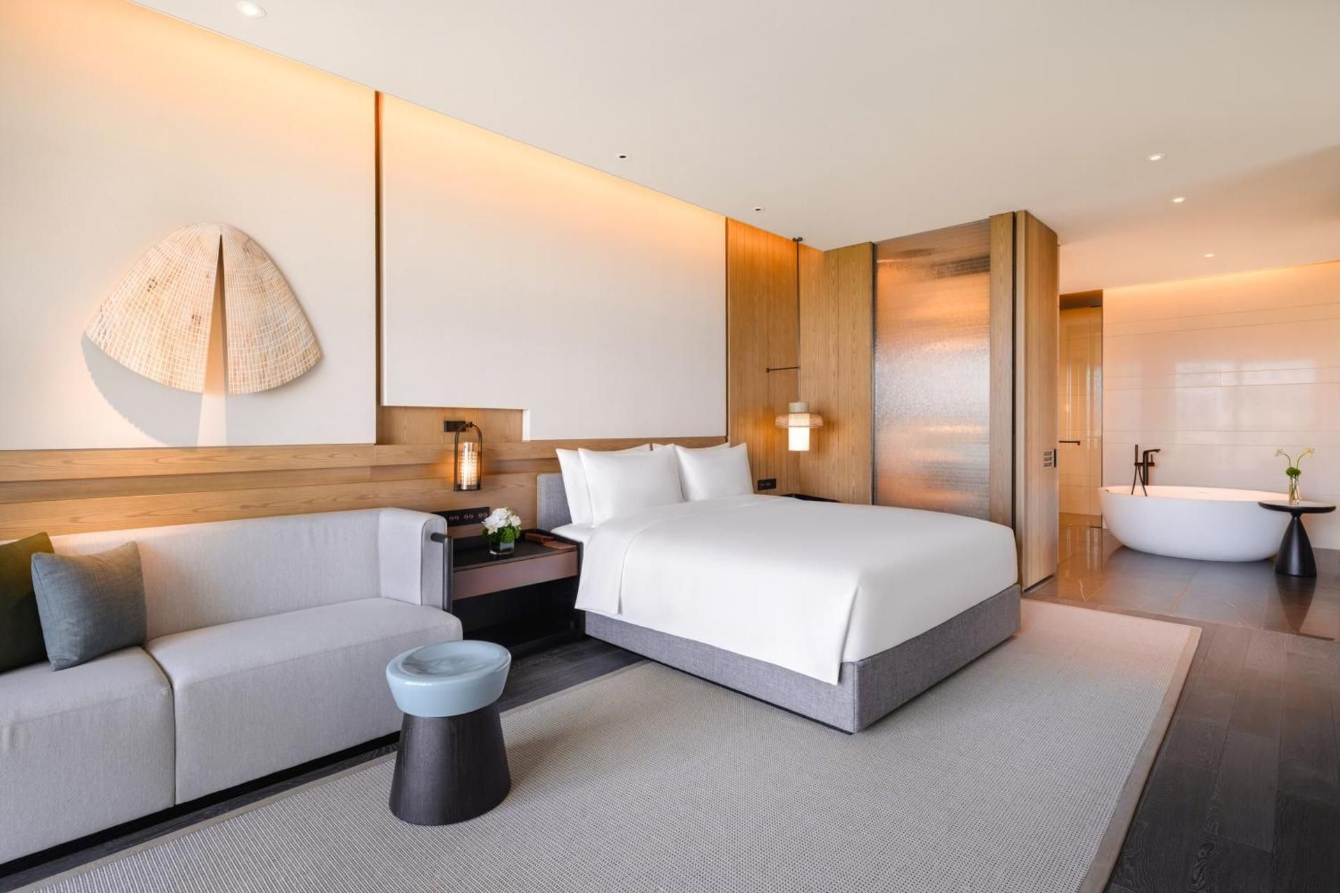 Deluxe Suite with Lake View