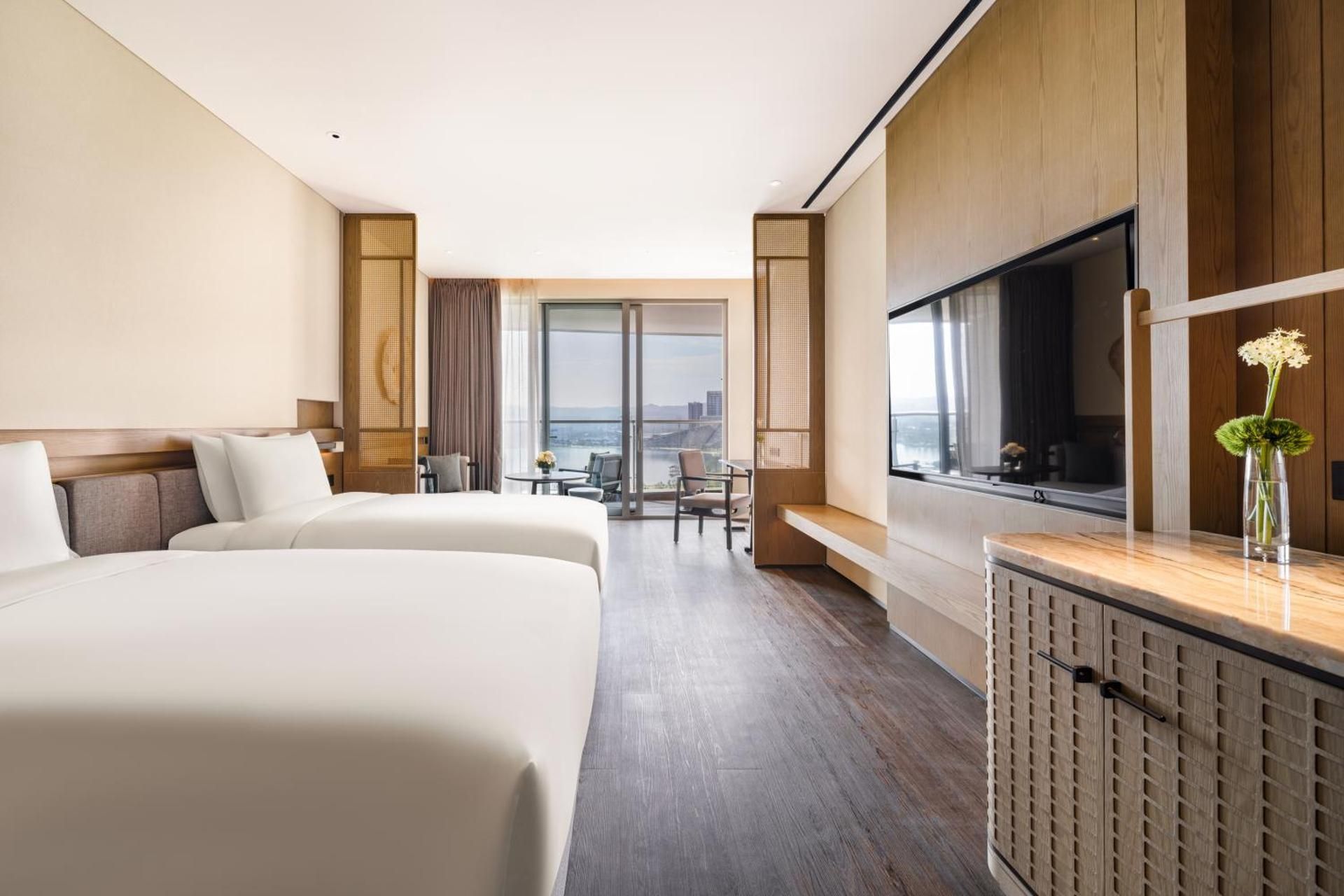 Deluxe Twin Room with Lake View