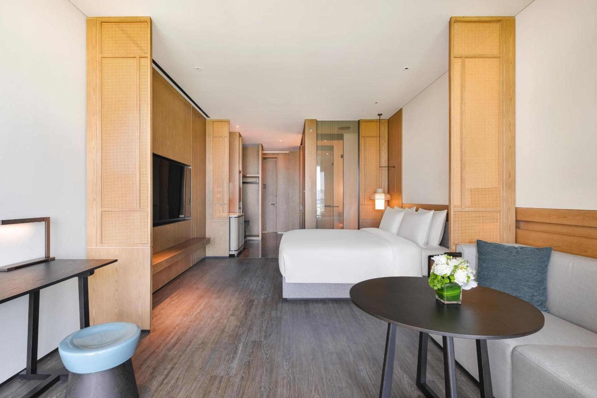 Queen Room with Garden View