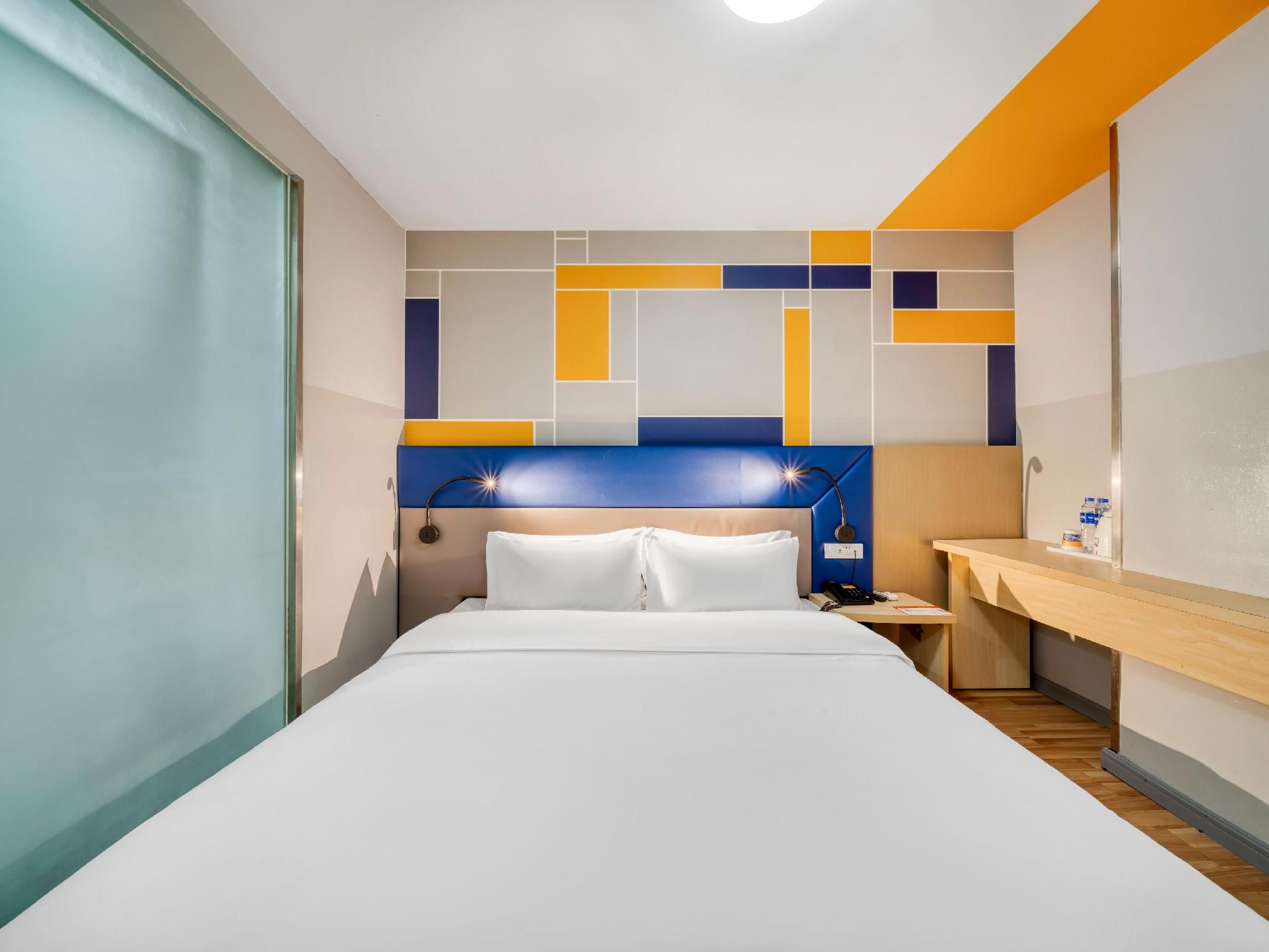 Economy Room