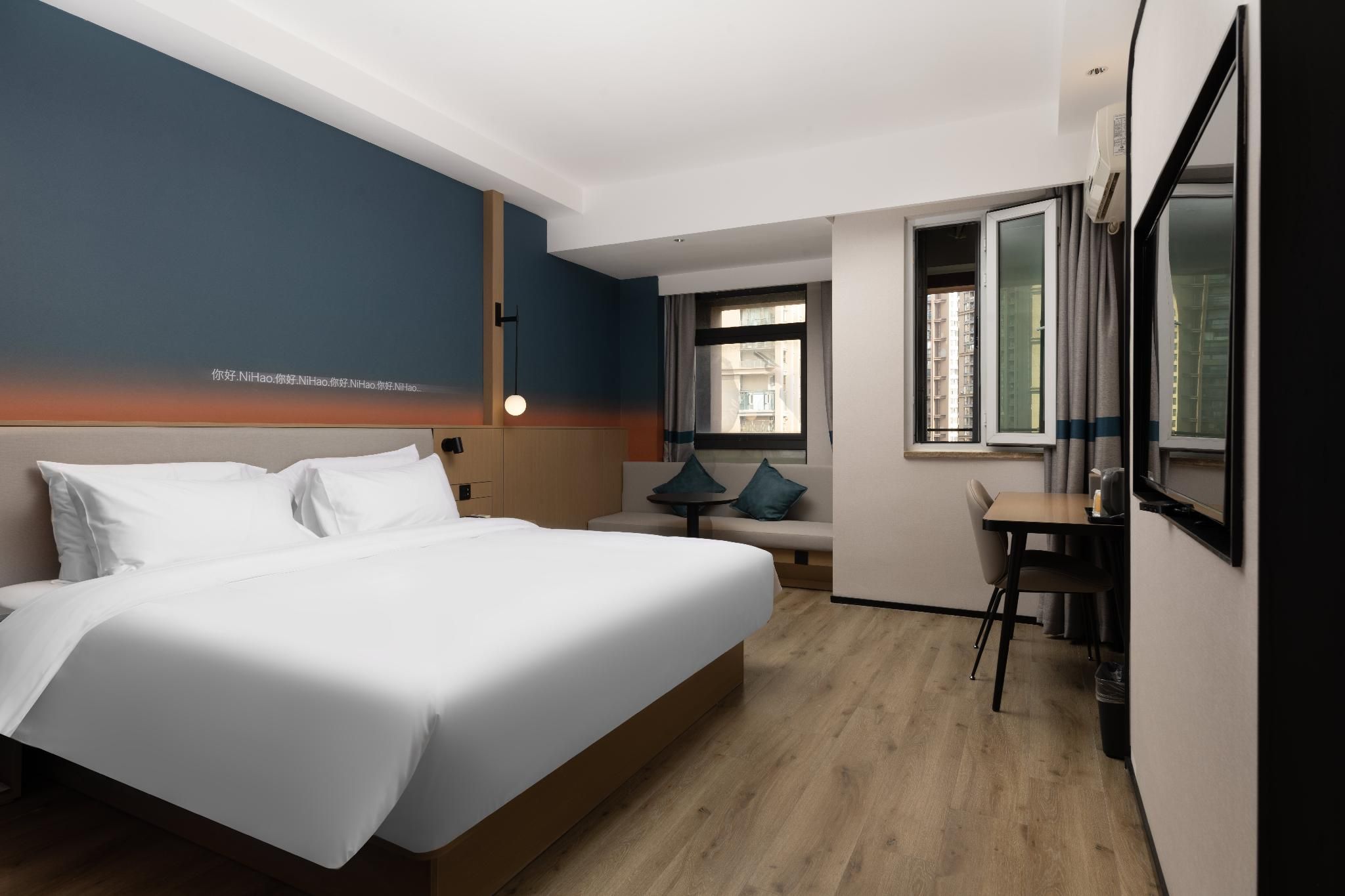 Huazhu - Room With Bed