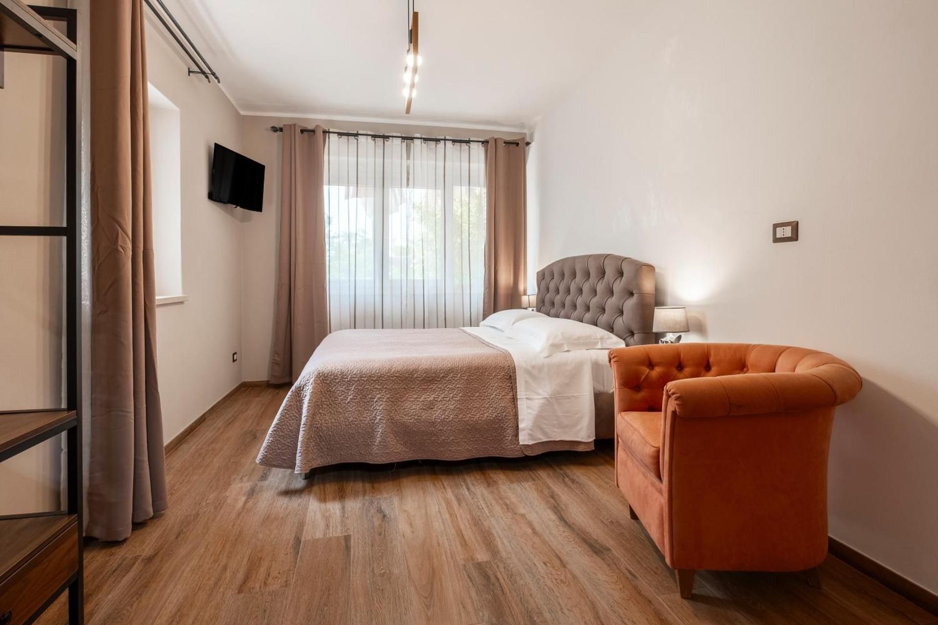 Superior One-Bedroom Apartment