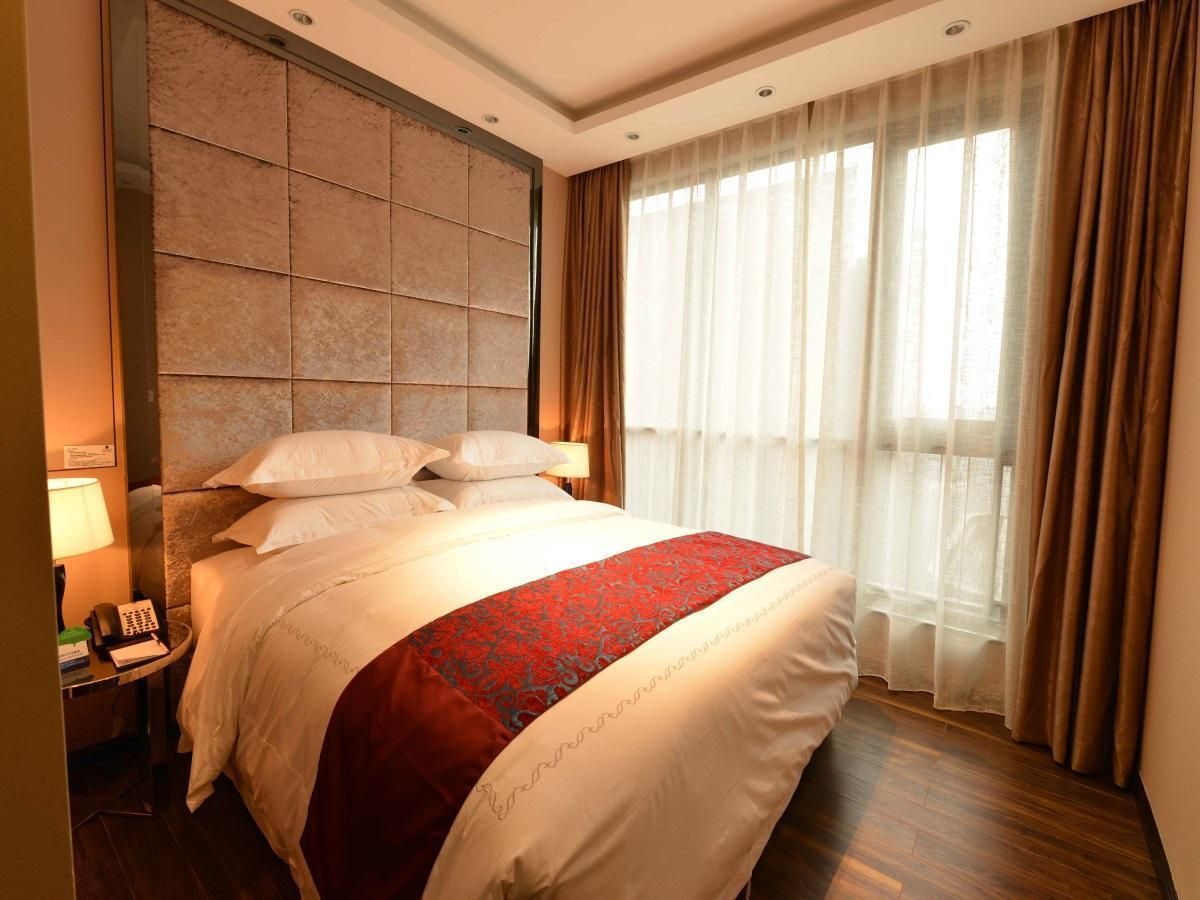 Deluxe King Bed