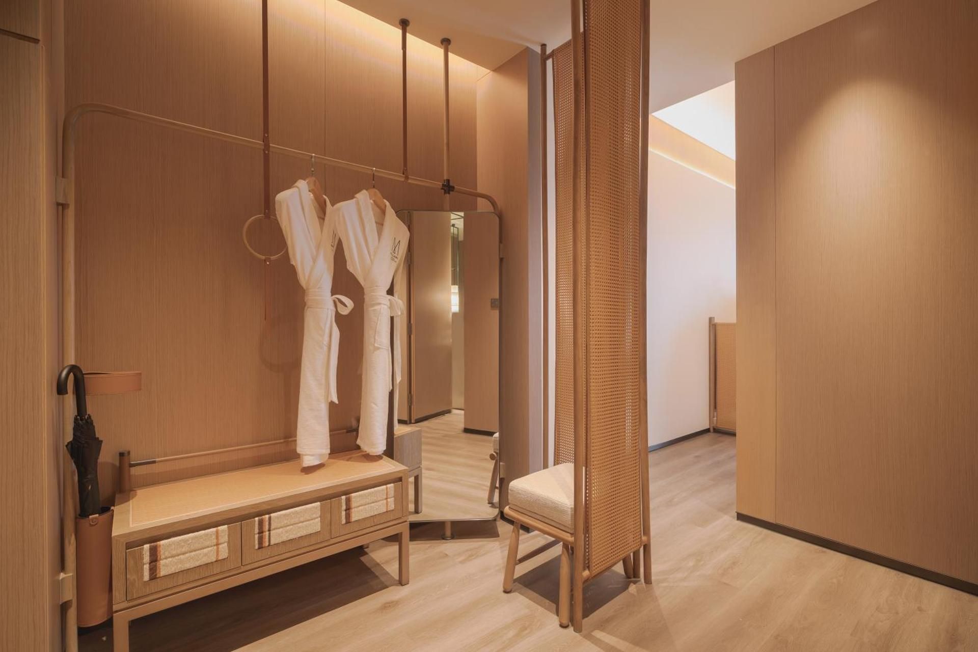 Superior King Room with Waterfall View
