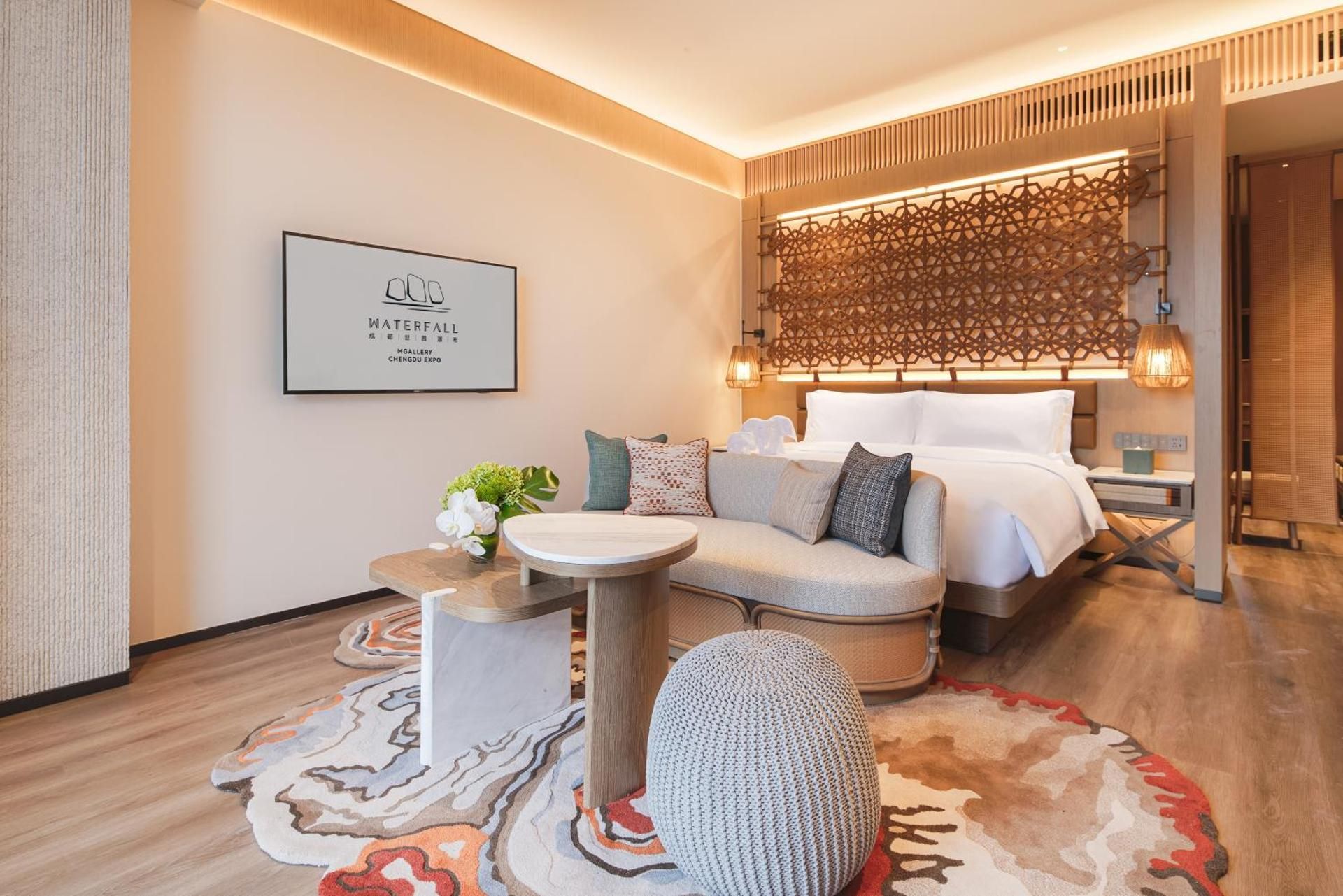 Superior King Room with Waterfall View