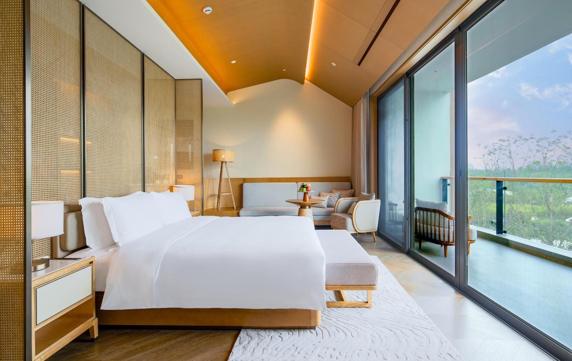 Deluxe Room, 1 King Size Bed, Balcony, Hot Spring, Expo Park View