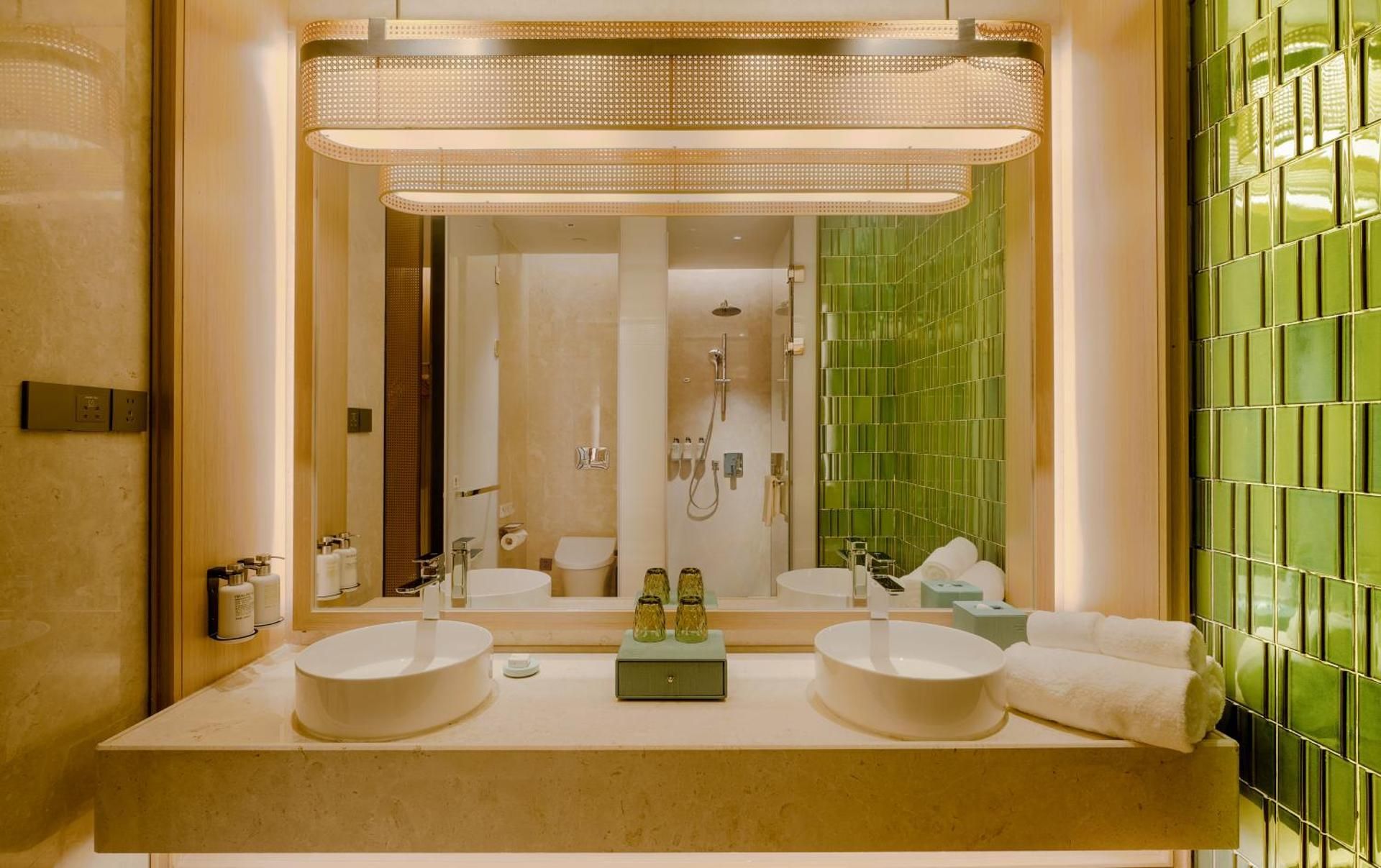 MGALLERY Deluxe King Suite with M Club Access and Park View