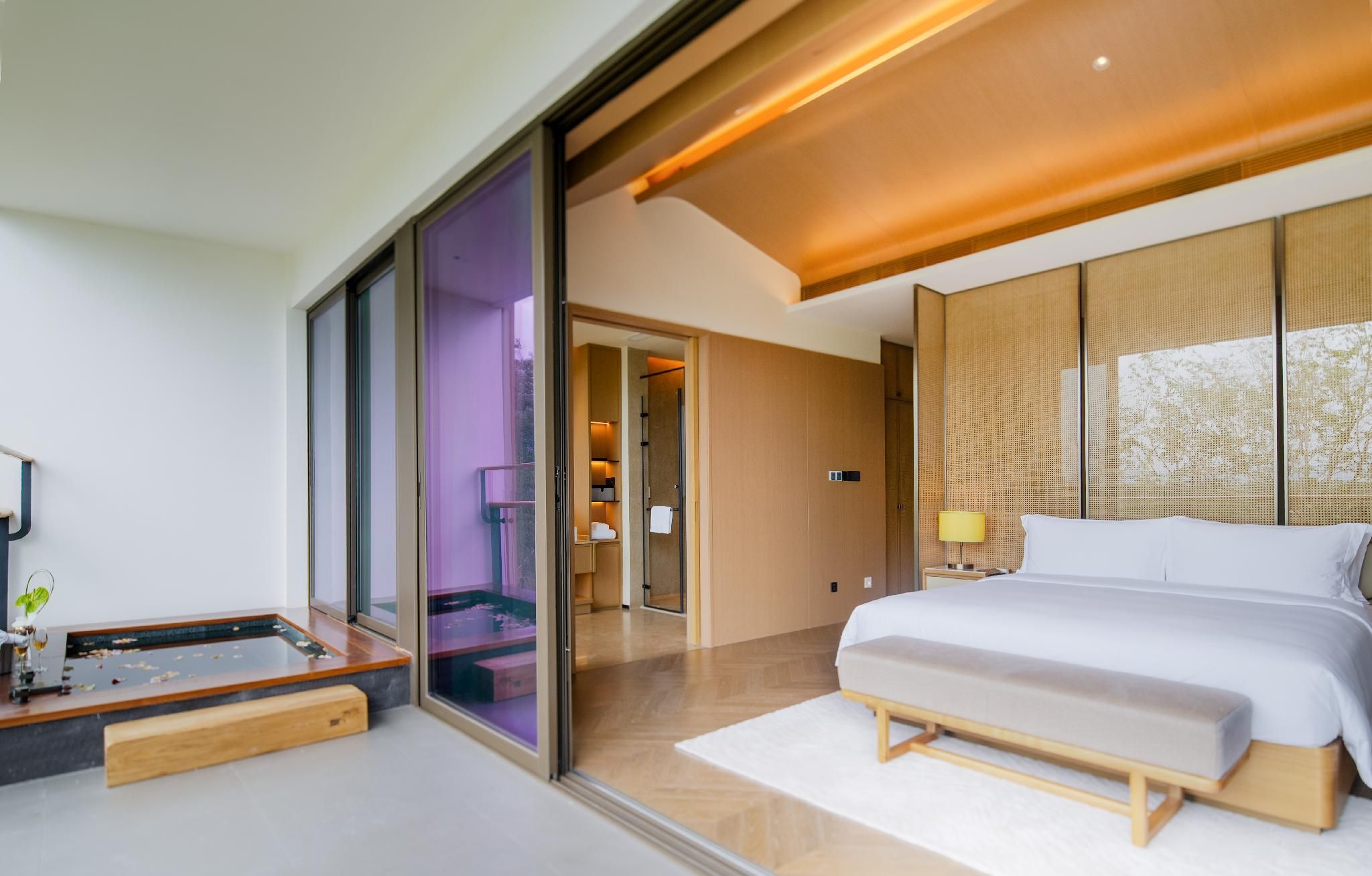 Deluxe Room, 1 King Size Bed, Private Courtyard, Hot Spring, Expo Park View