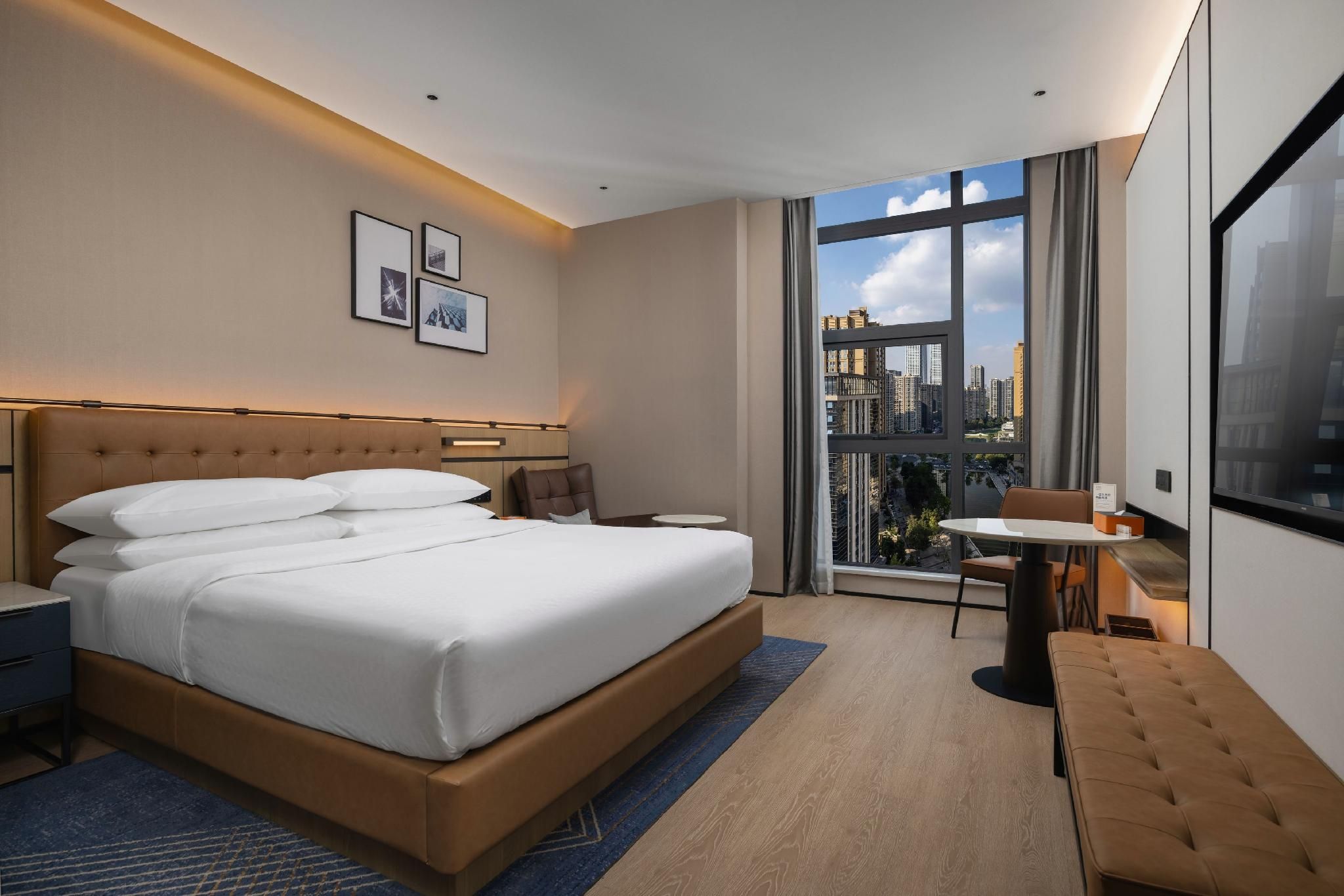 Selected King, Guest room, 1 King