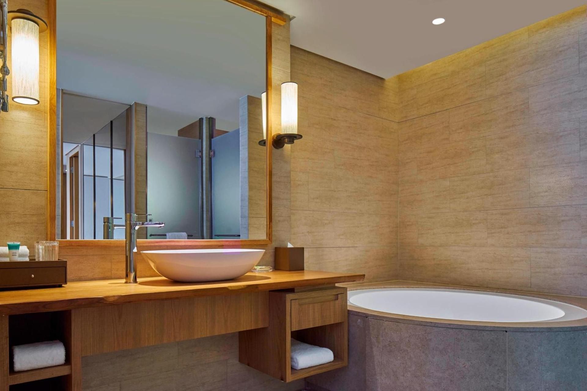 1 Bedroom Junior Suite, 1 King, Resort view, Balcony
