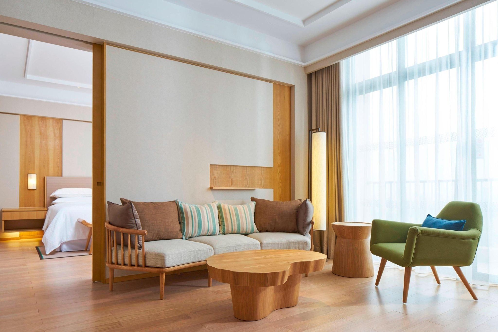 1 Bedroom Junior Suite, 1 King, Resort view, Balcony