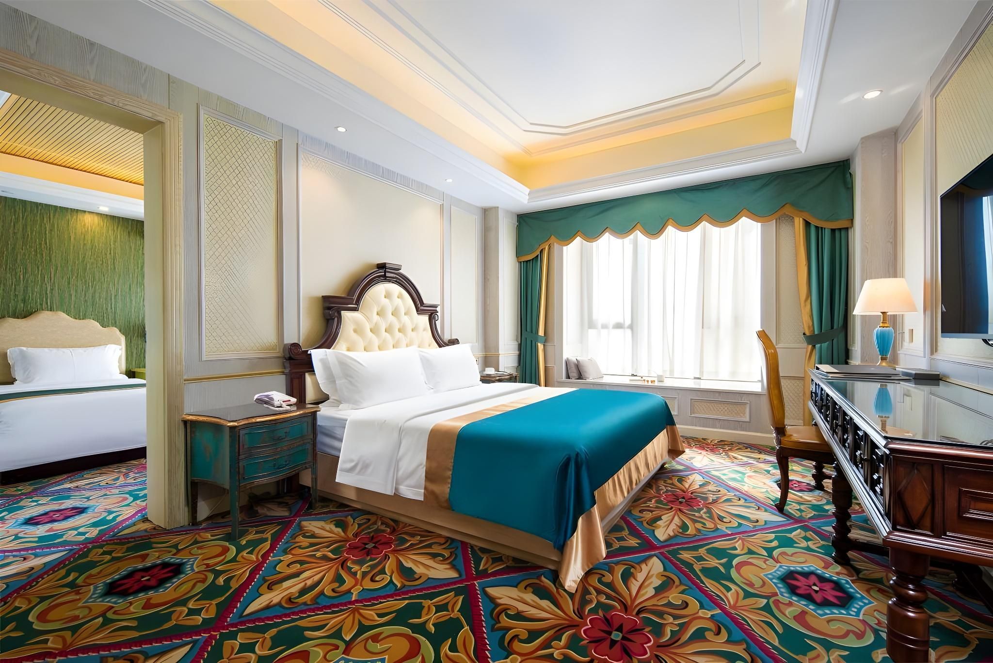 Family Connecting Rooms with King Bed and 2 Single Beds