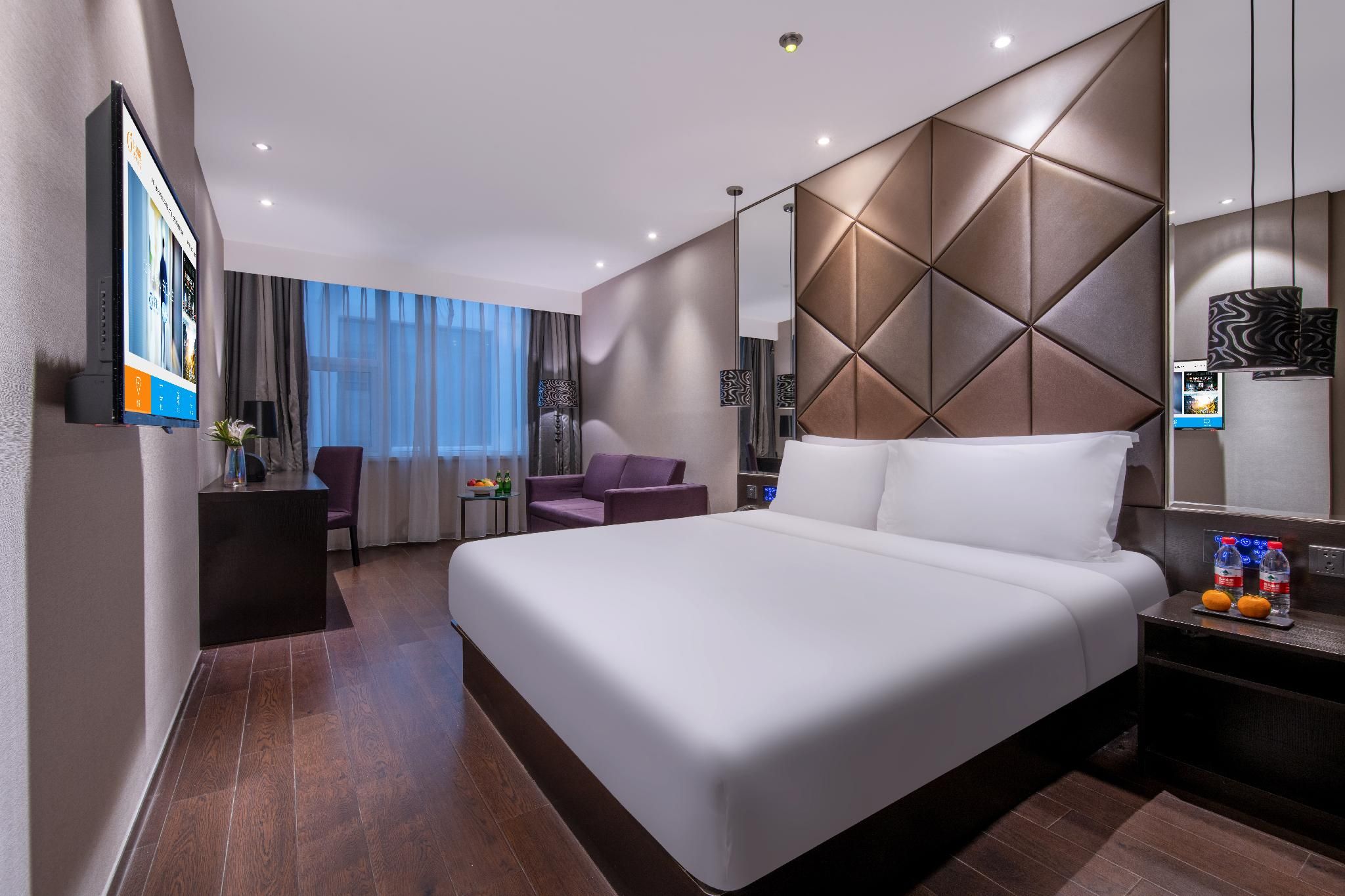Business Queen Room