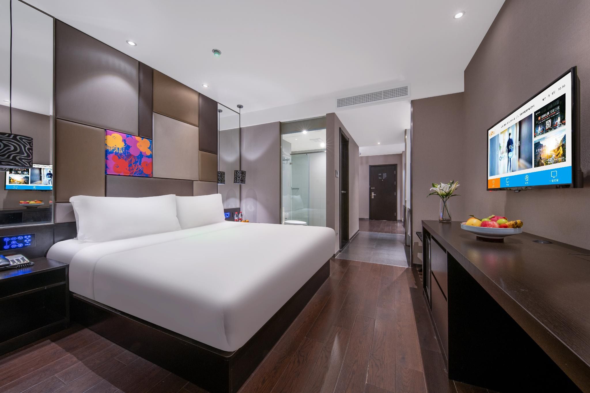 Business Queen Room