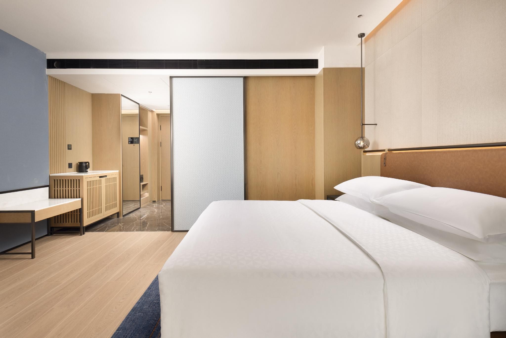 Elegant King, Guest room, 1 King, City view