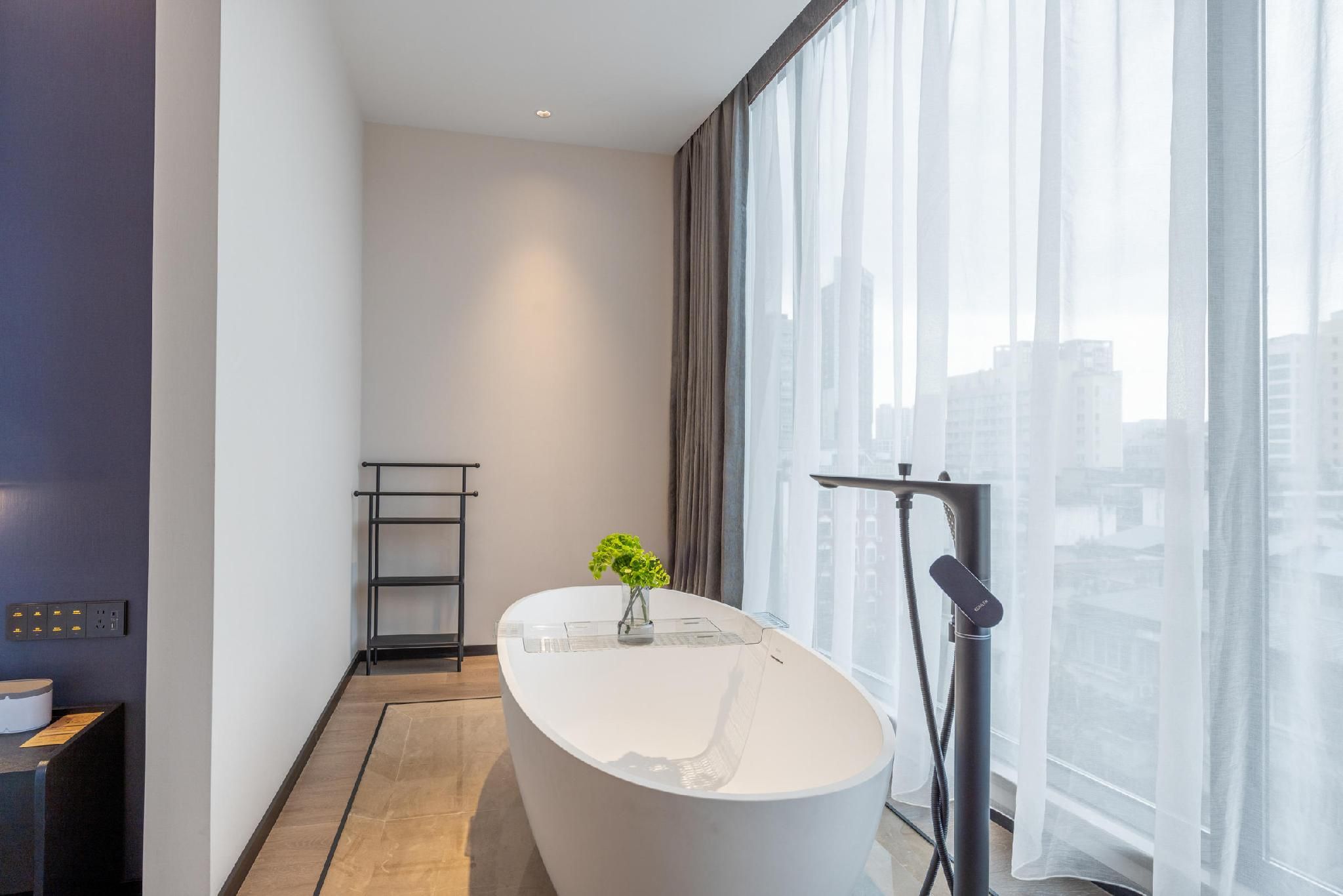 Atour - Premier Xiangyu 1 Bed Room