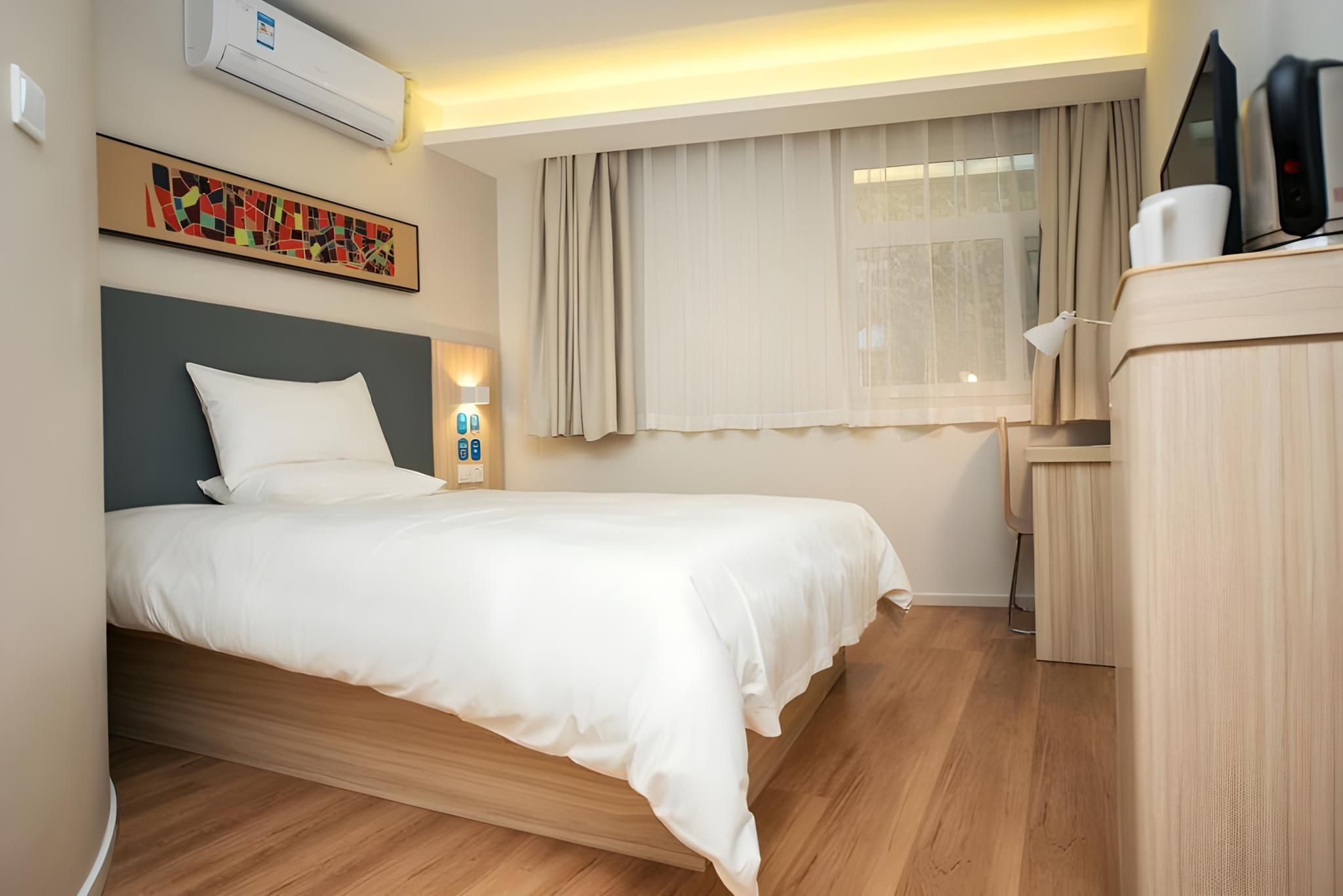 Hotel Queen Room
