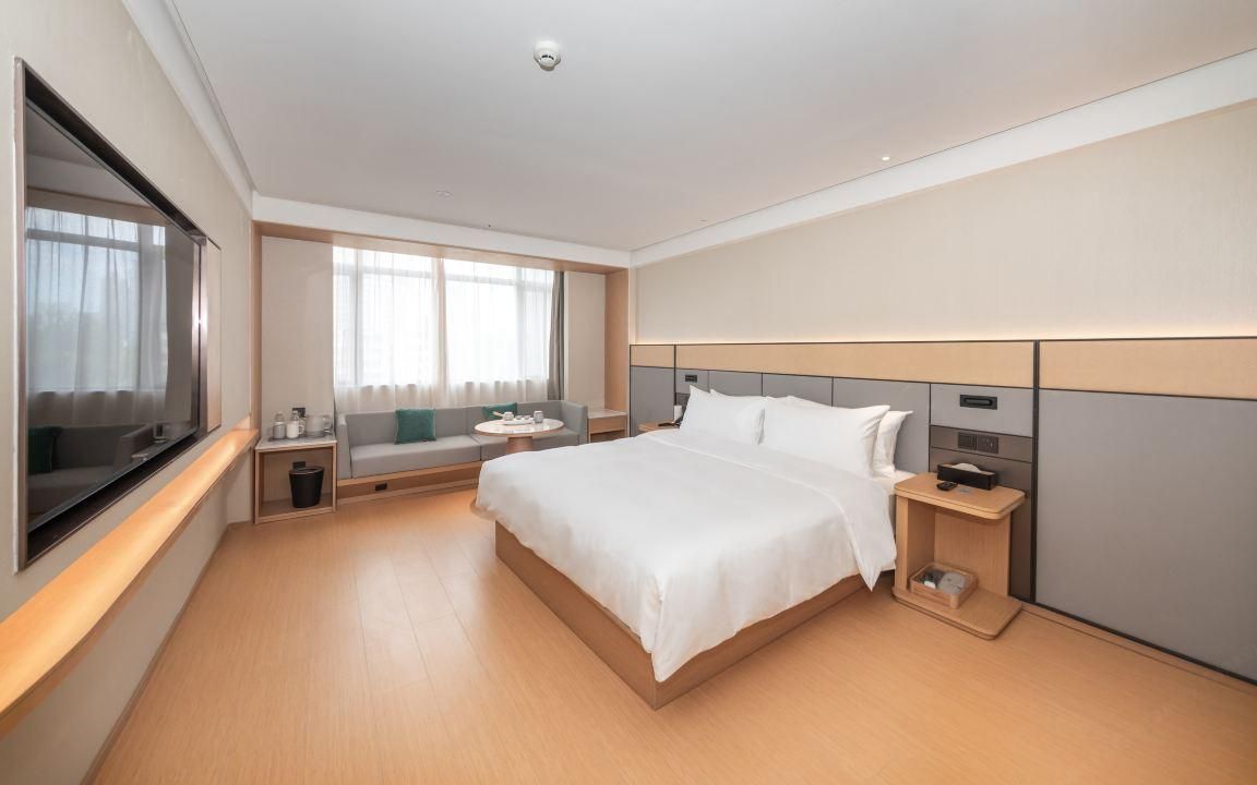 Business Queen Bed Room